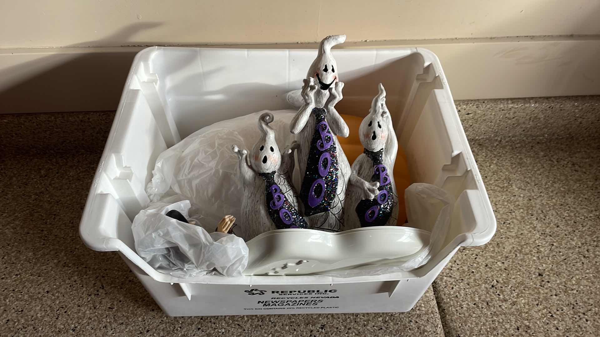 Photo 1 of HALLOWEEN DECOR