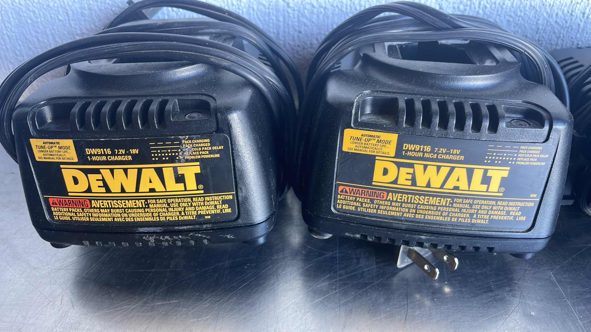 Photo 2 of DEWALT DW9116 1HOUR CHARGER 7.2V-18v (5)