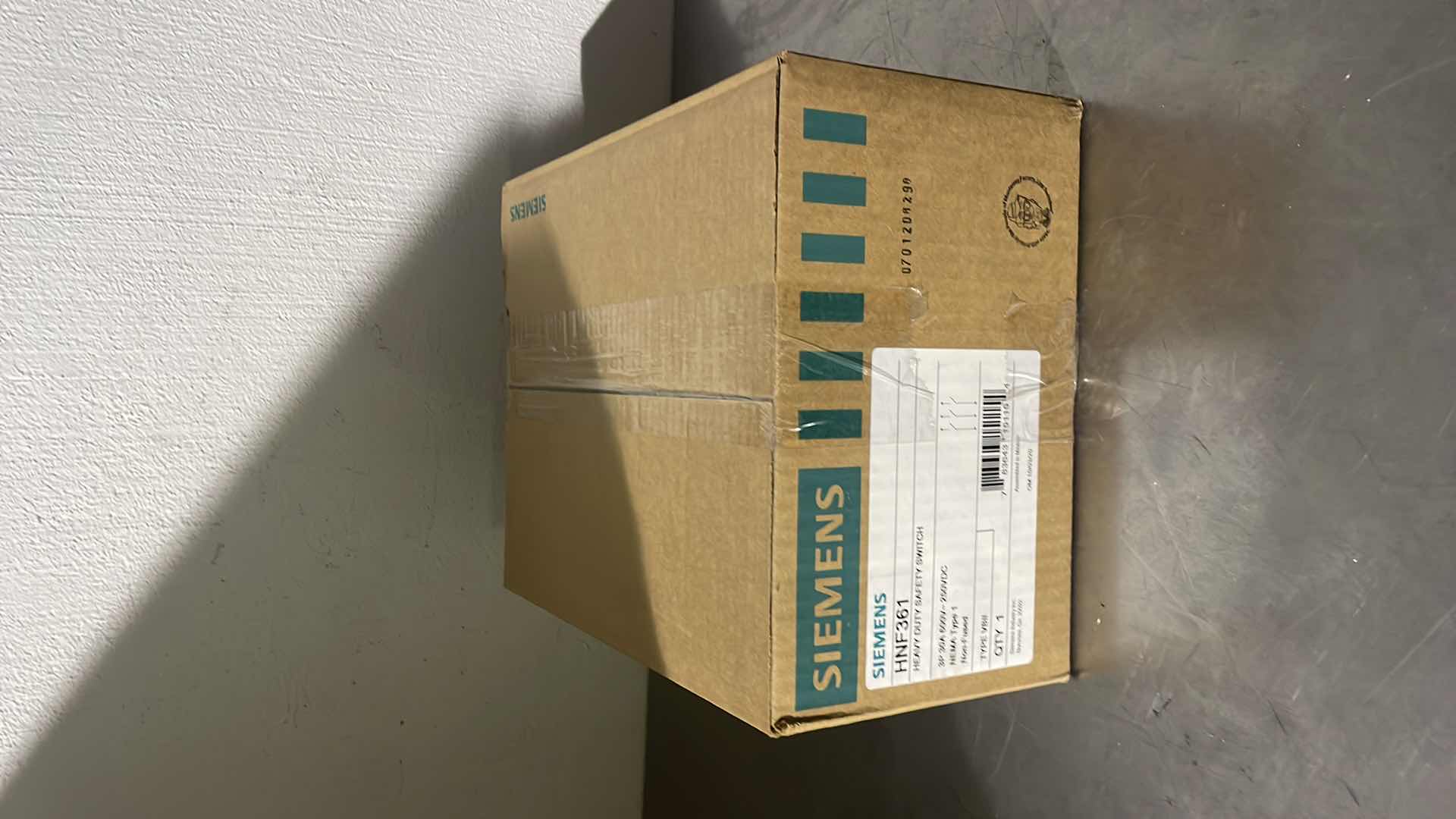 Photo 5 of SIEMENS HNF361 30-AMP 3 POLE 600-VOLT 3 WIRE NON-FUSED HEAVY DUTY SAFETY SWITCHES