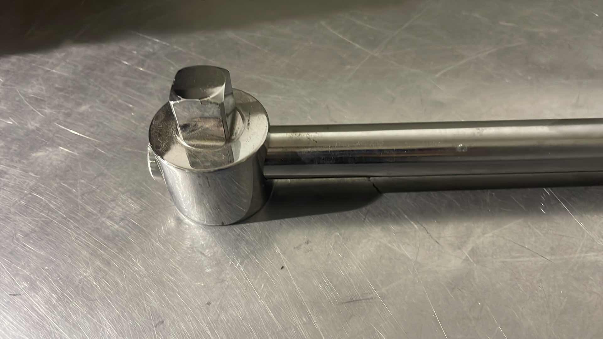 Photo 1 of WRIGHT TOOL 6440 3/4" DRIVE BULL BAR LOCKING HEAD KNURLED GRIP - 24"