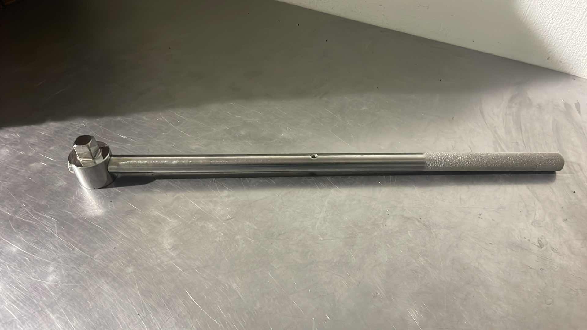 Photo 1 of WRIGHT TOOL 6440 3/4" DRIVE BULL BAR LOCKING HEAD KNURLED GRIP - 24"