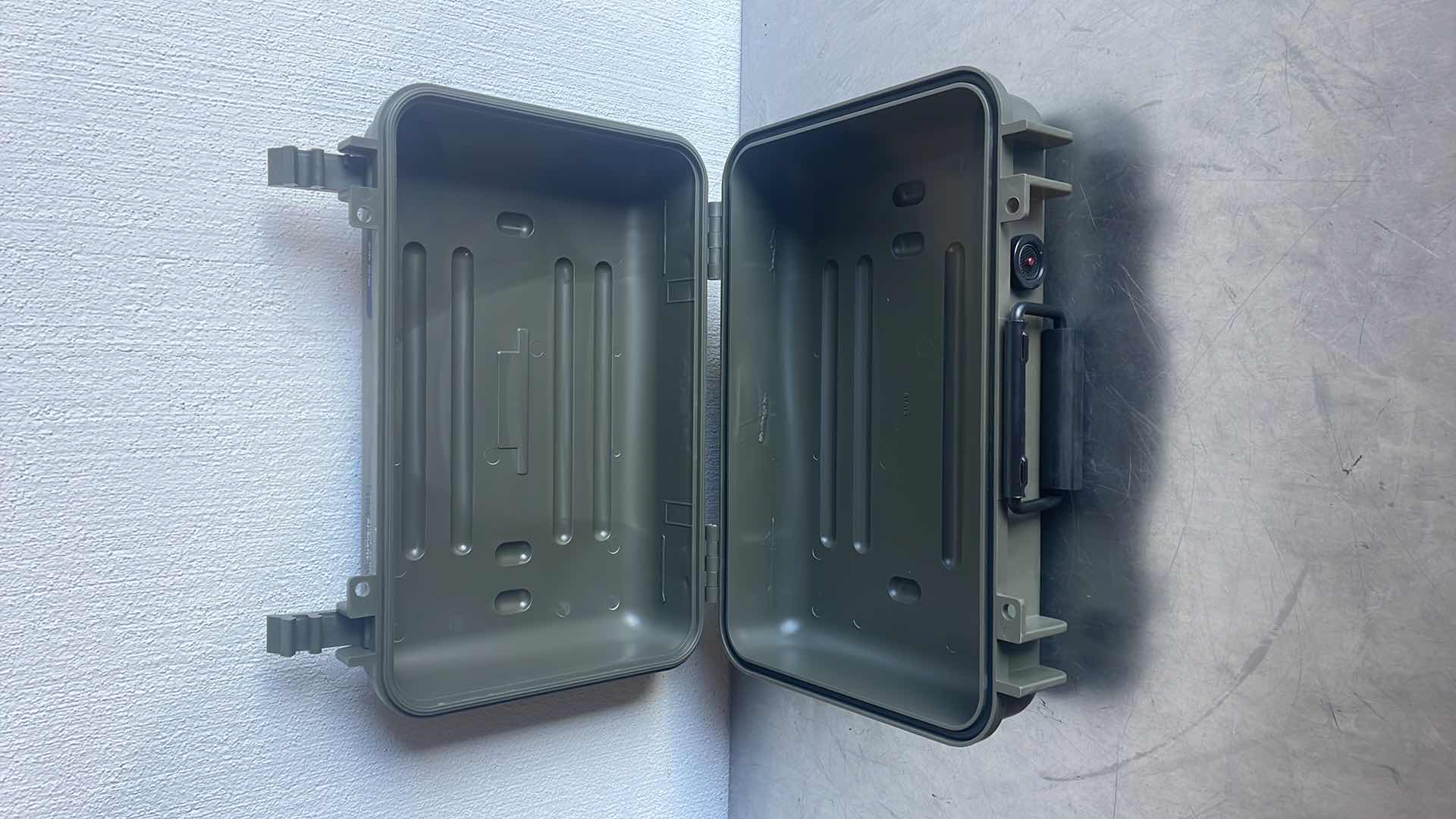 Photo 1 of NIGHT VISION GOGGLE CASE
MODEL: AN/PVS-7B
17” X 12” H6”