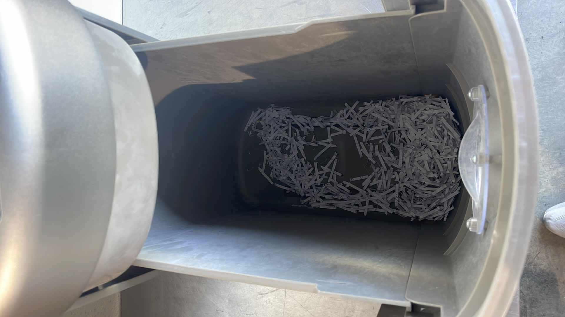 Photo 1 of ROYAL CROSSCUT SHREDDER HEAVYDUTY VF1700MX