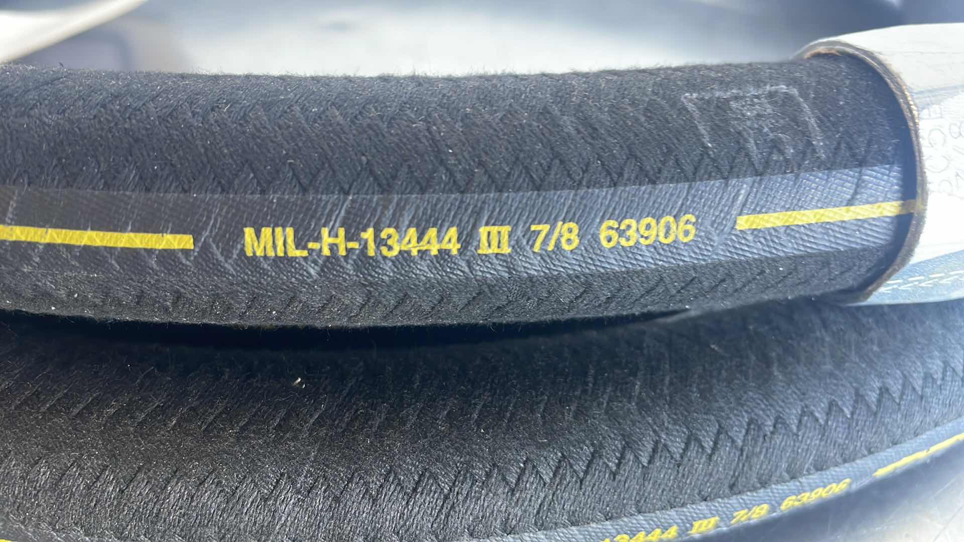 Photo 5 of MS52103Z161110R FUEL / OIL HOSE ASSY 7/8" 111" L 750 P SWIVEL FLARE 16
10FT