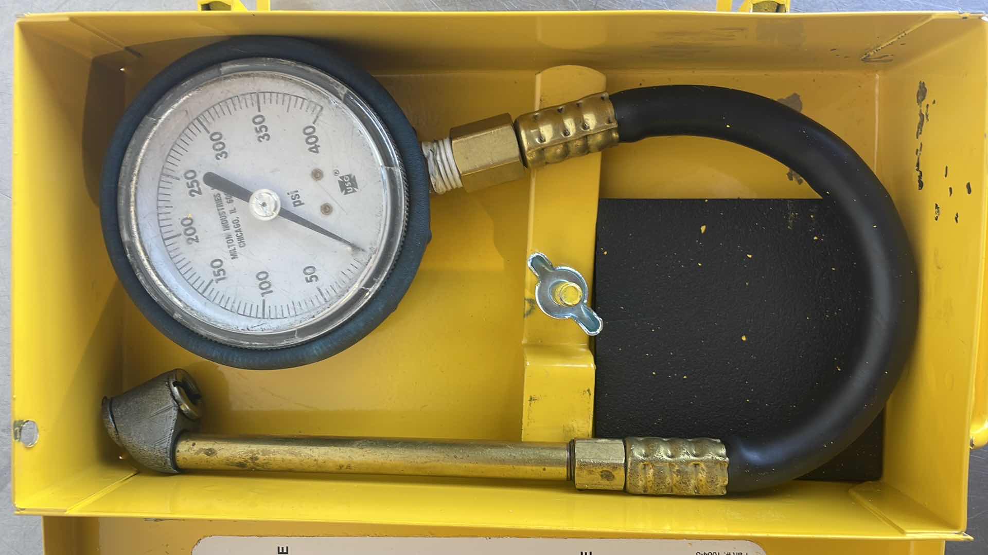 Photo 4 of GAGE ASSEMBLY, AIR PRESSURE 94894 P/N 1064
PIN M8348 B1A
NSN 6685-00-816-4146
MILTON INDUSTRIES