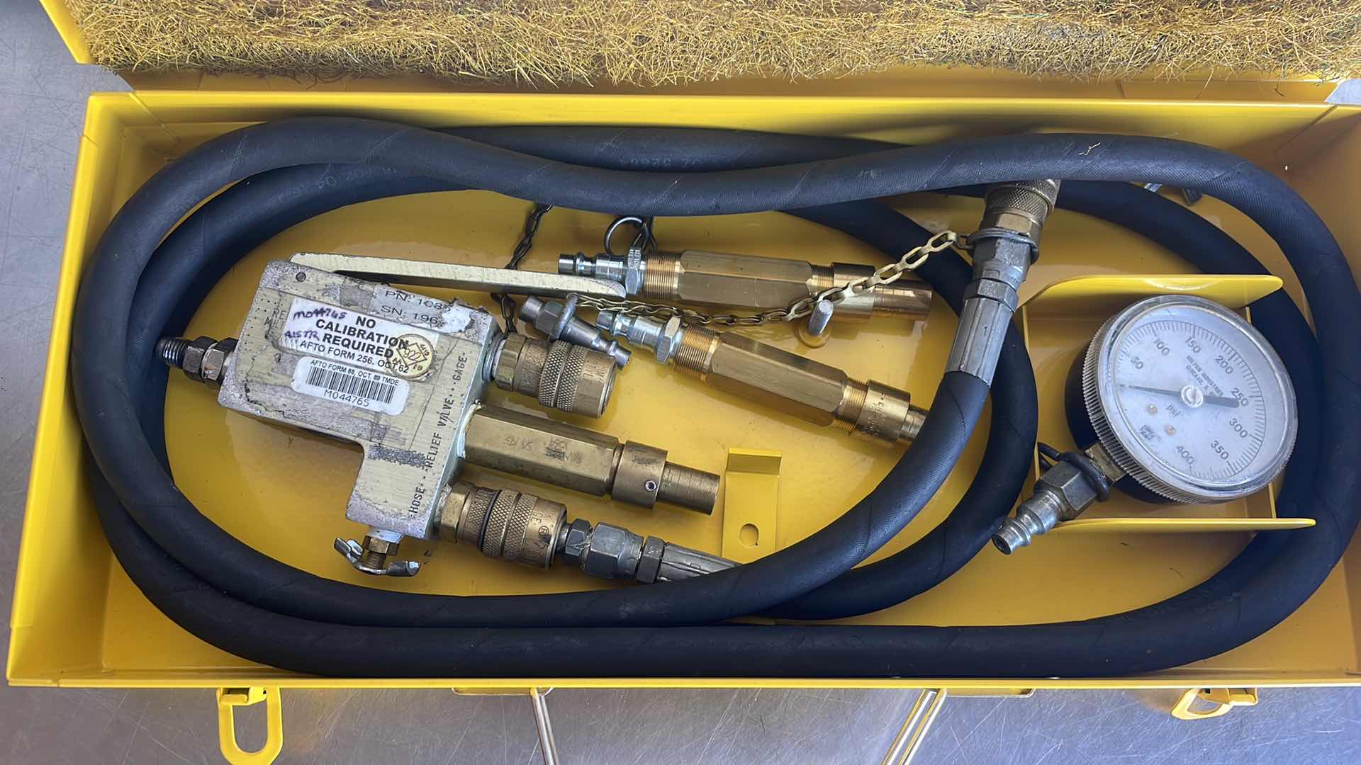 Photo 1 of U.S. MILITARY PROPERTY INFLATOR ASS'Y KIT
0 TO 400 PSI CAPABILITY NSN 4910-01-253-1344