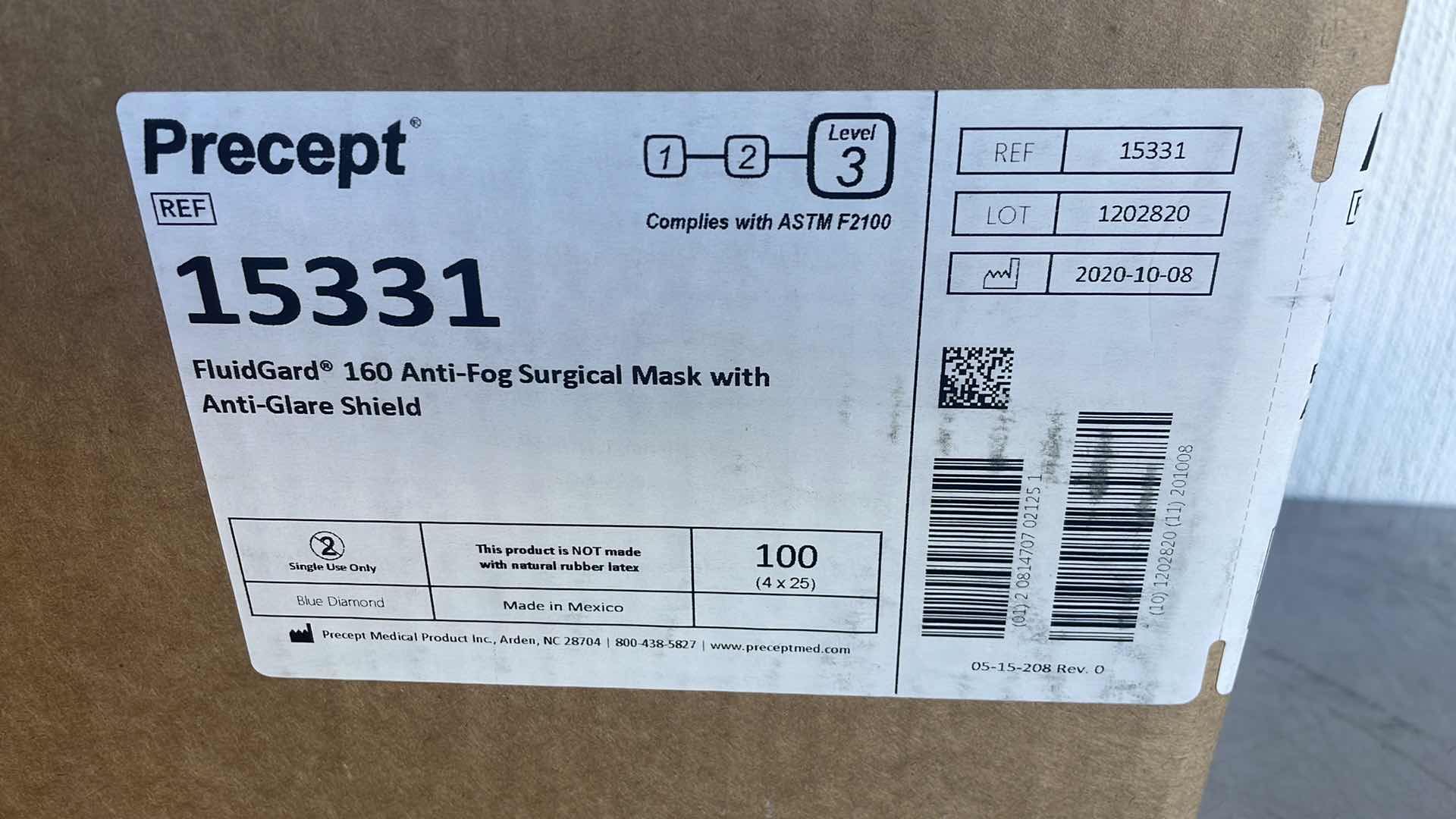 Photo 1 of PRECEPT 15331 FLUIDGARD® 160 ANTI-FOG SURGICAL MASK WITH
ANTI-GLARE SHIELD (100)
