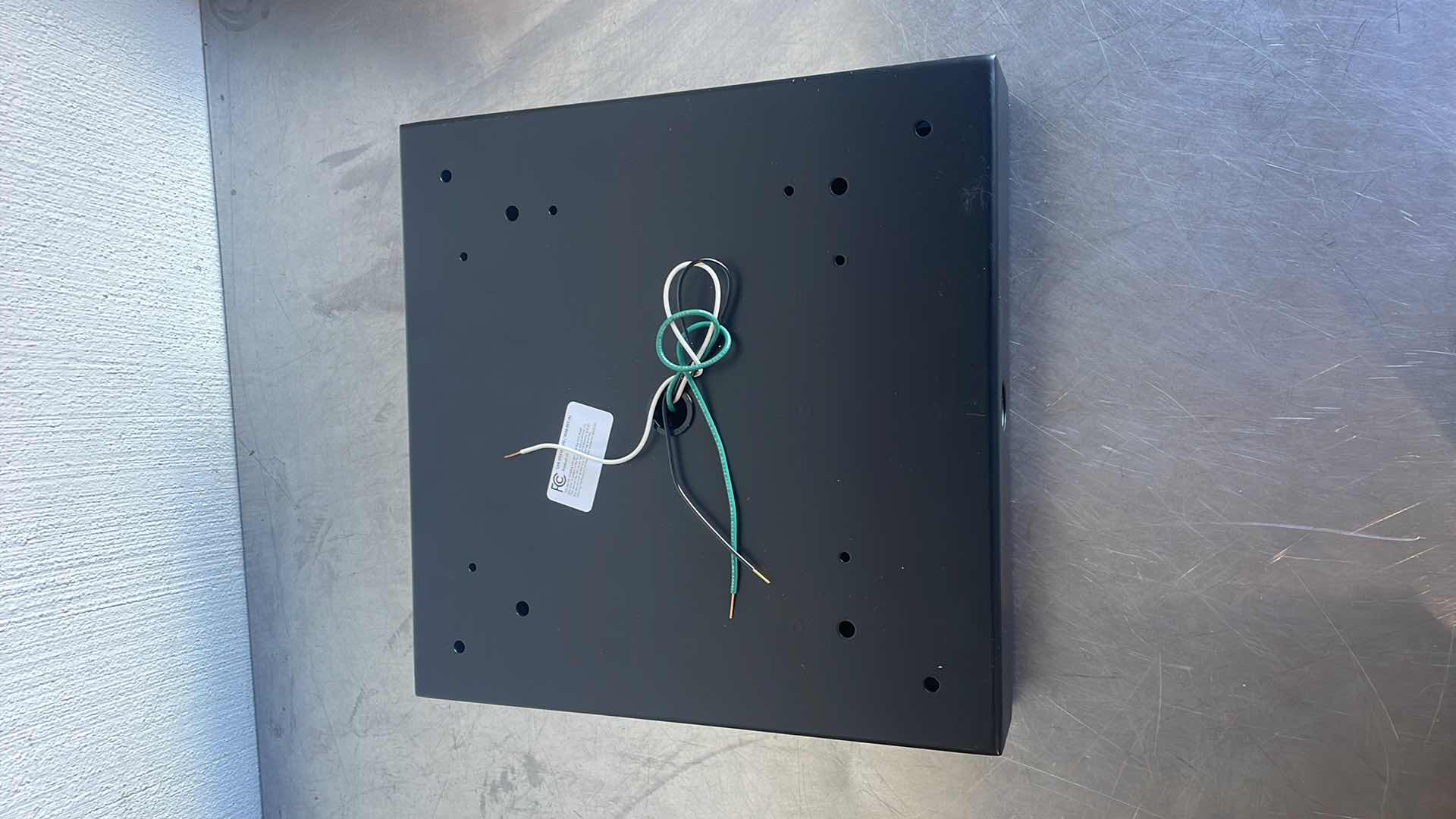 Photo 1 of LUMINAIRE LED LVP1212 NODIM 25W 40K MVOLT CLP BLK 12" X 12" SURFACE MOUNT