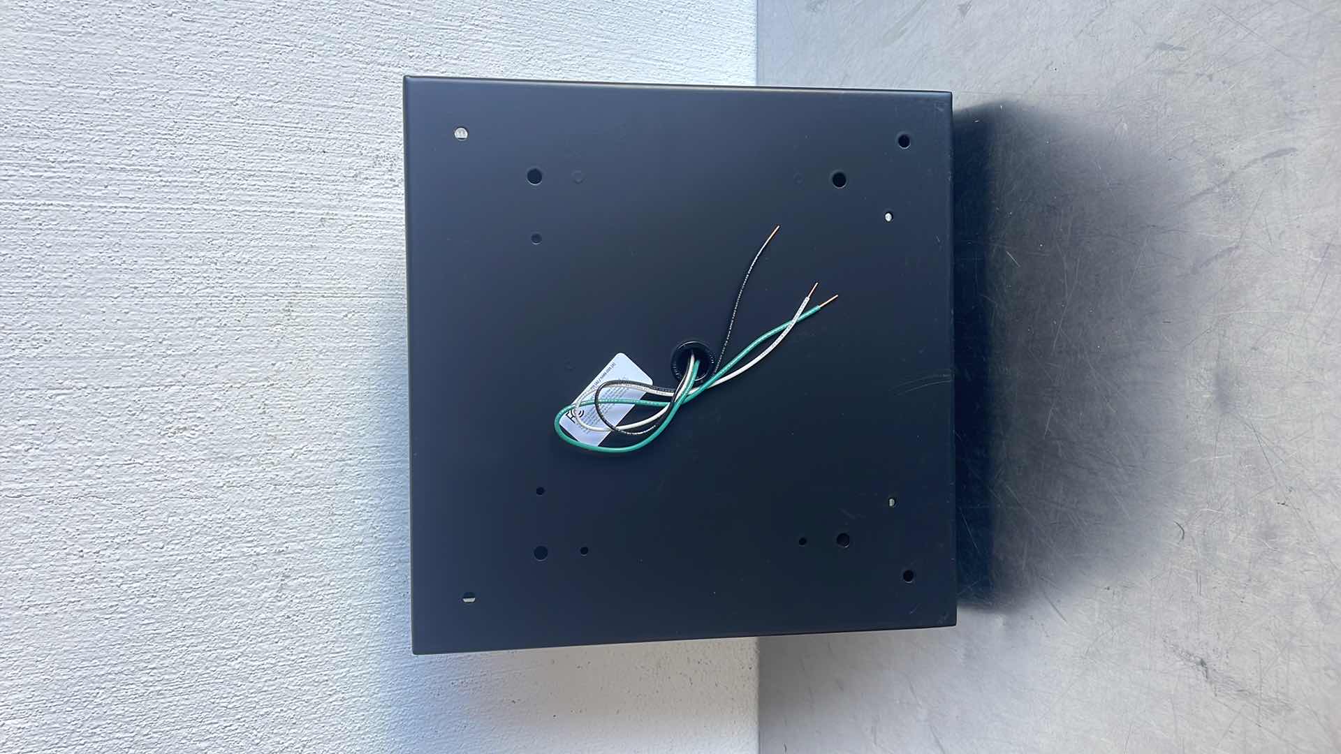 Photo 1 of LUMINAIRE LED LVP1212 NODIM 25W 40K MVOLT CLP BLK 12" X 12" SURFACE MOUNT