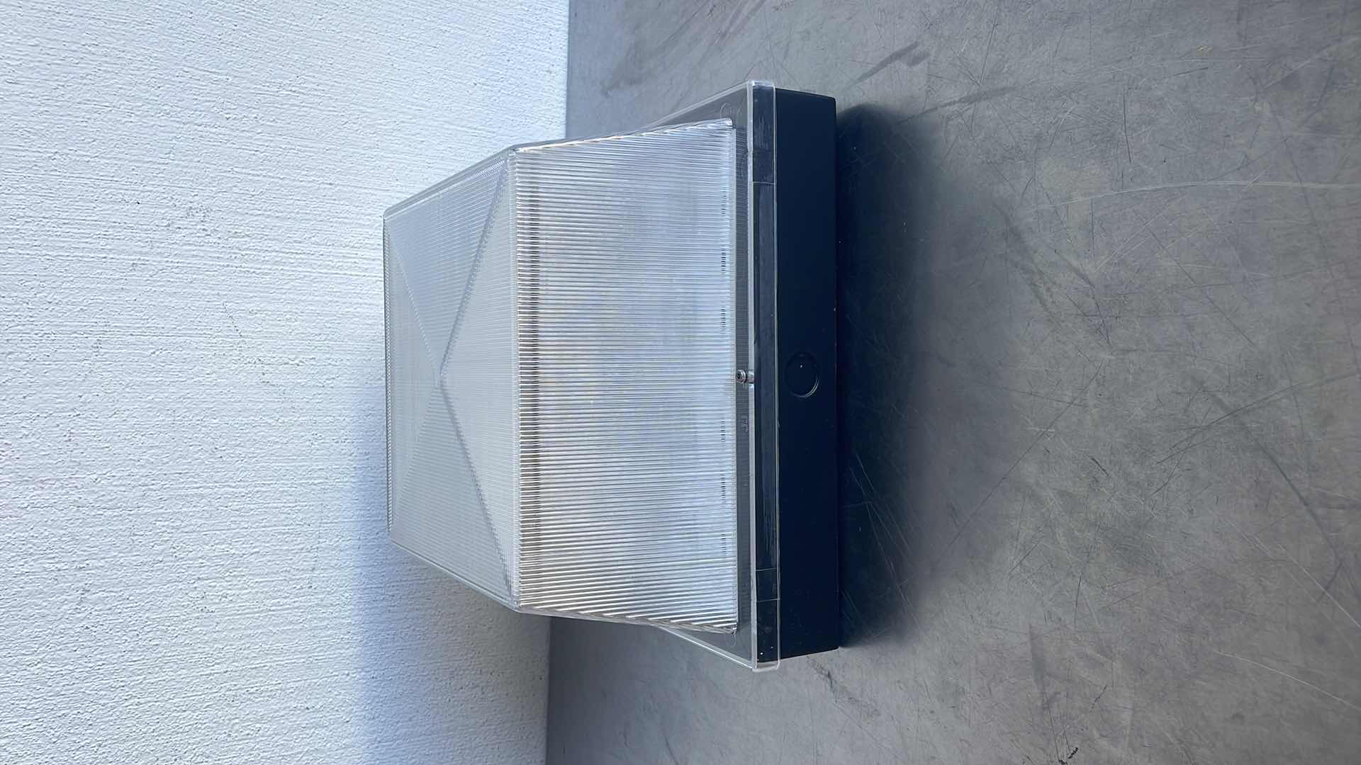 Photo 1 of LUMINAIRE LED LVP1212 NODIM 25W 40K MVOLT CLP BLK 12 x 12 Surface Mount