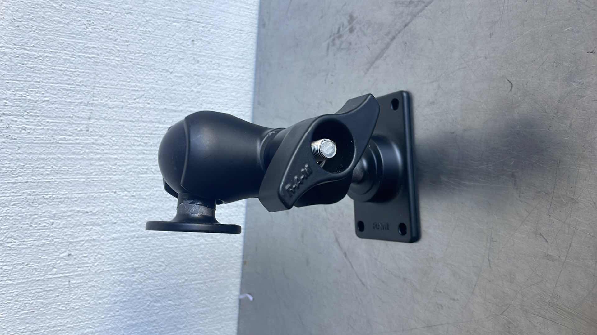 Photo 1 of RAM RMR D 201 BALL SOCKET 8.25" MOUNT RMR D 177 & 177 BALL PLATE