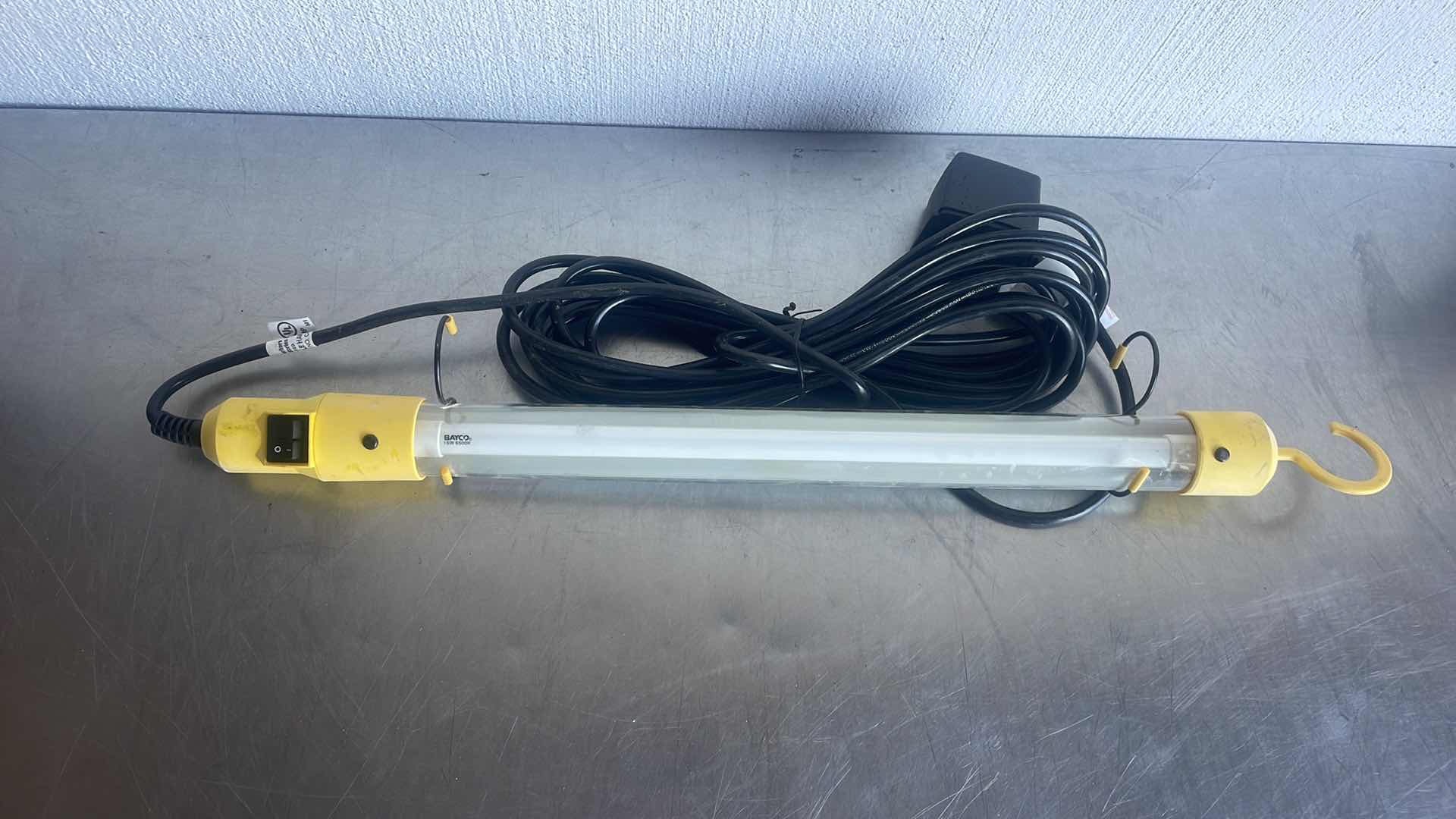 Photo 1 of 17” PORTABLE FLUORESCENT WORK LIGHT