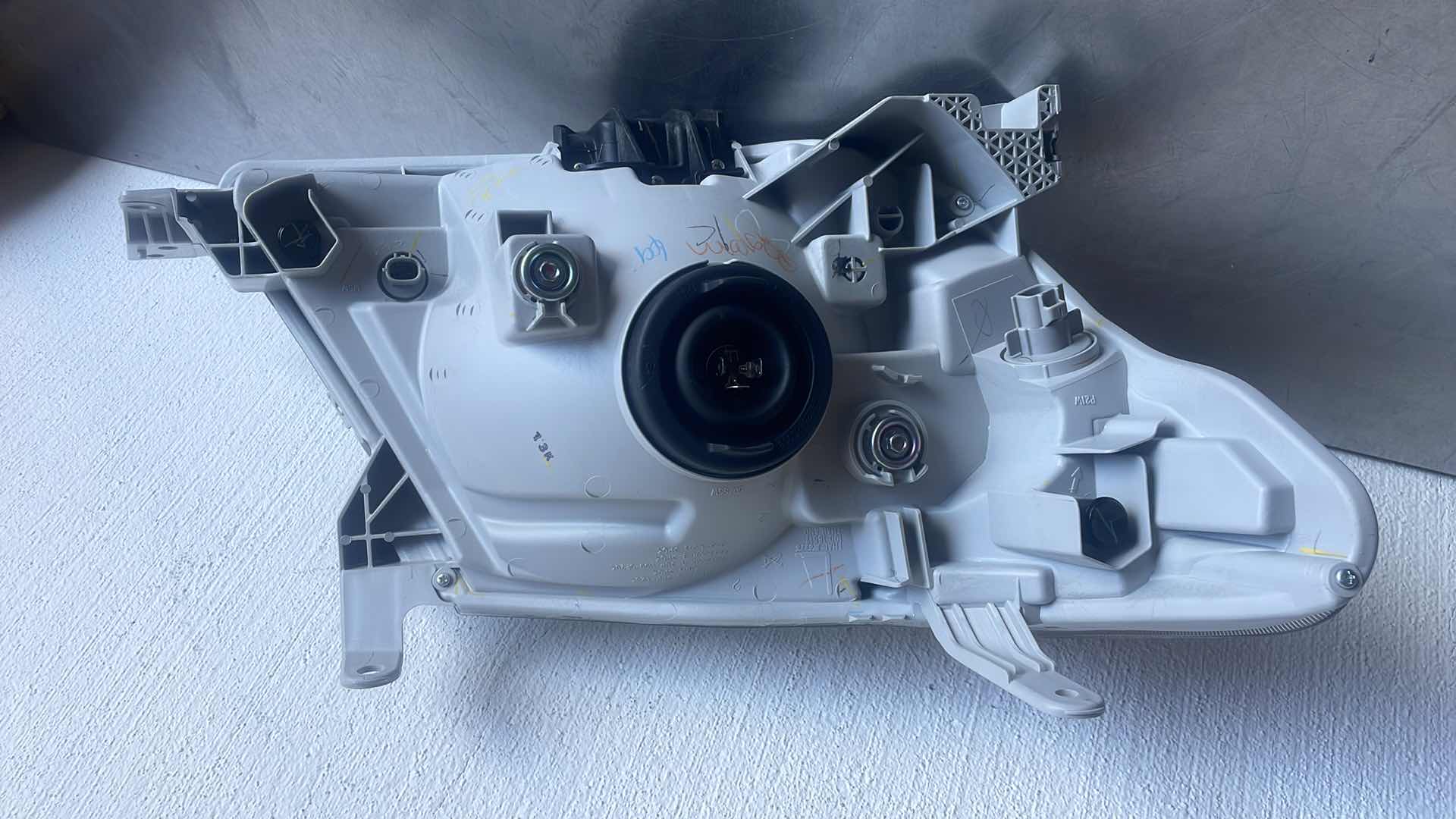 Photo 1 of 81150-0K021 TOYOTA OEM GENUINE HEADLAMP ASSY, LH