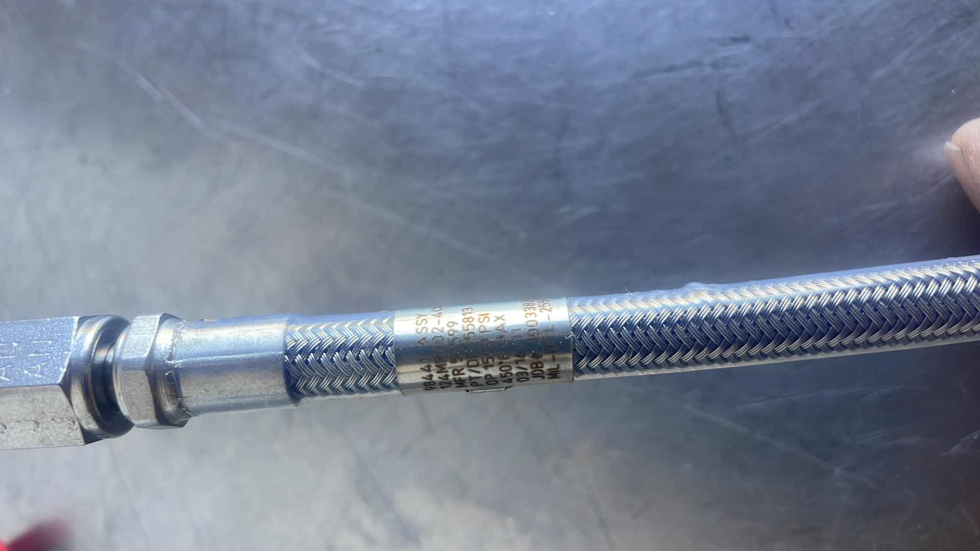 Photo 1 of AIRCRAFT HYDROLIC HOSE OP 1500PSI 98441 ASSY PN 124MR002–4CR–0163 (6)