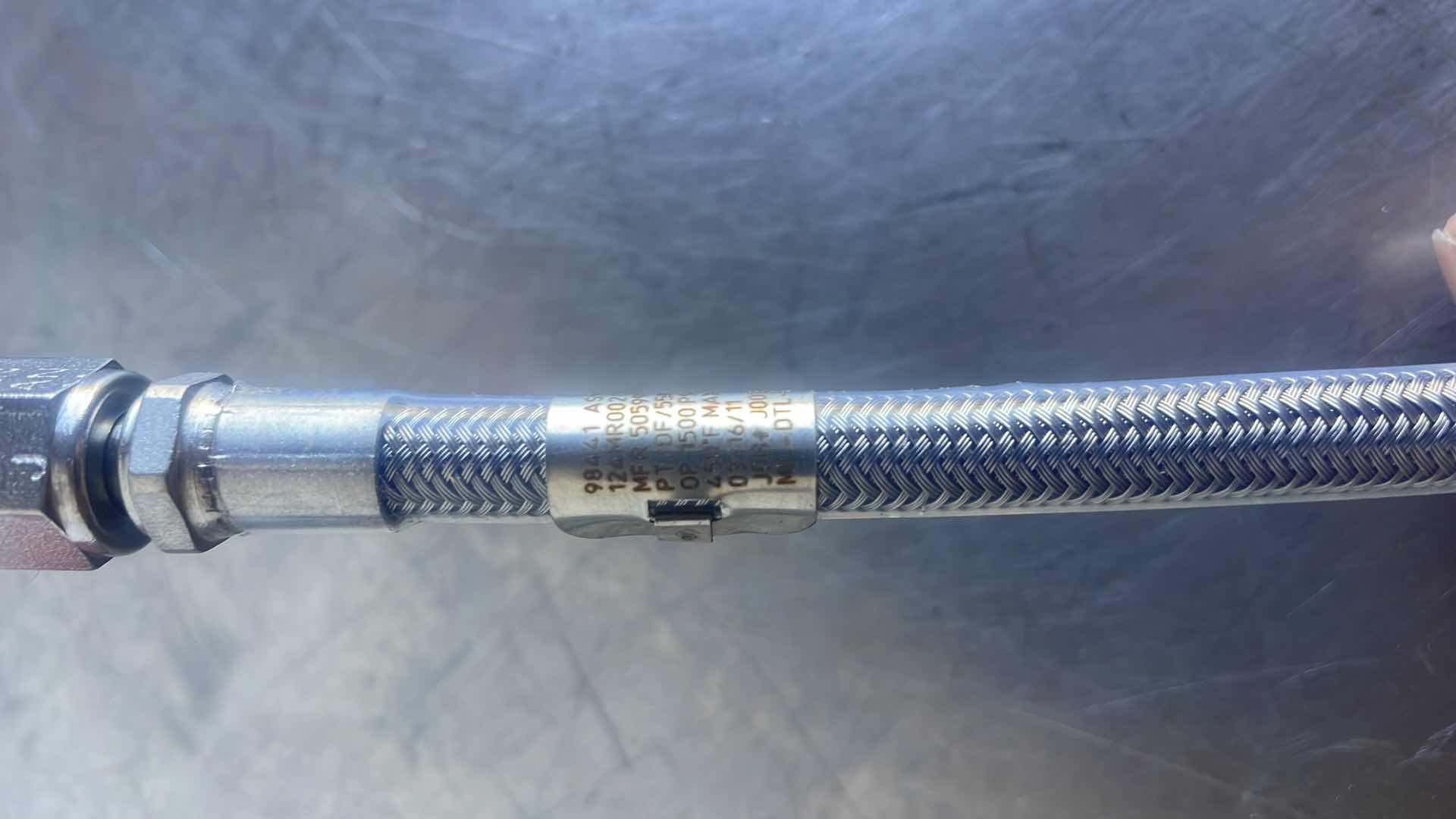 Photo 1 of AIRCRAFT HYDROLIC HOSE OP 1500PSI 98441 ASSY PN 124MR002–4CR–0163 (6)