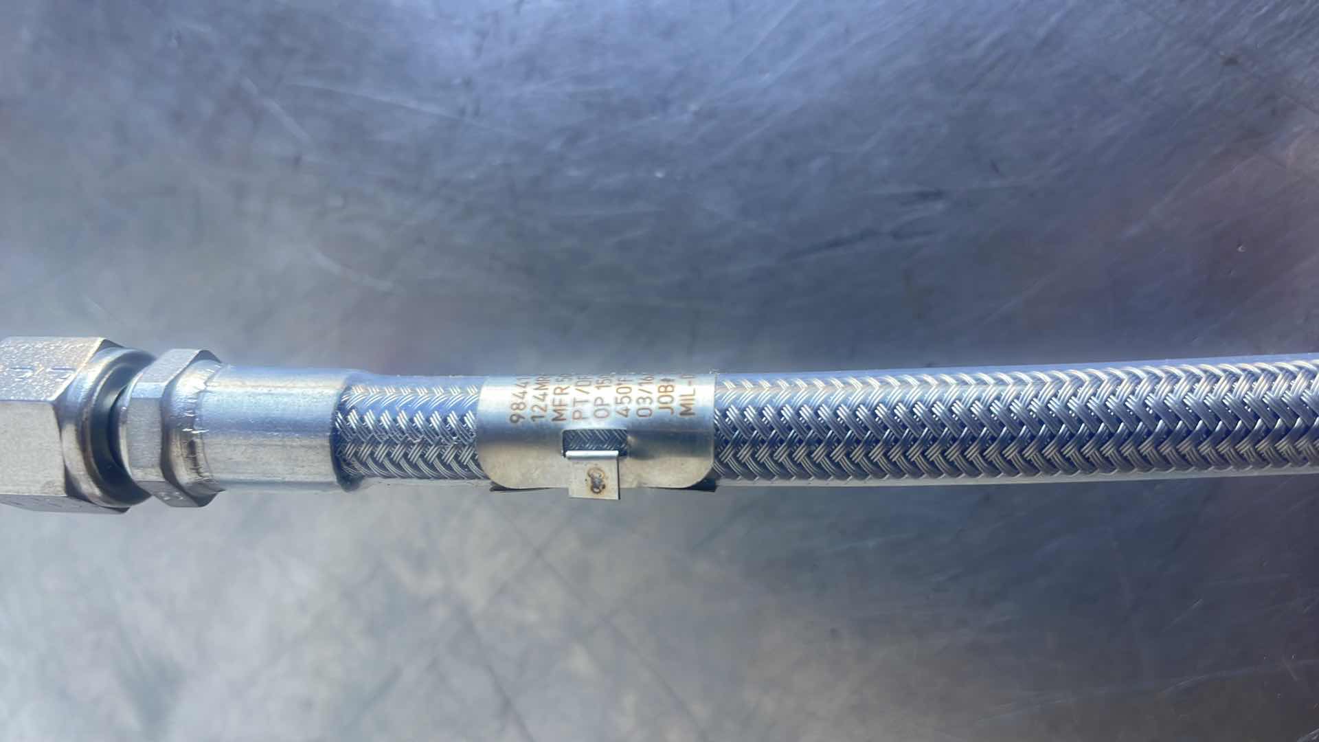 Photo 1 of AIRCRAFT HYDROLIC HOSE OP 1500PSI 98441 ASSY PN 124MR002–4CR–0163 (6)