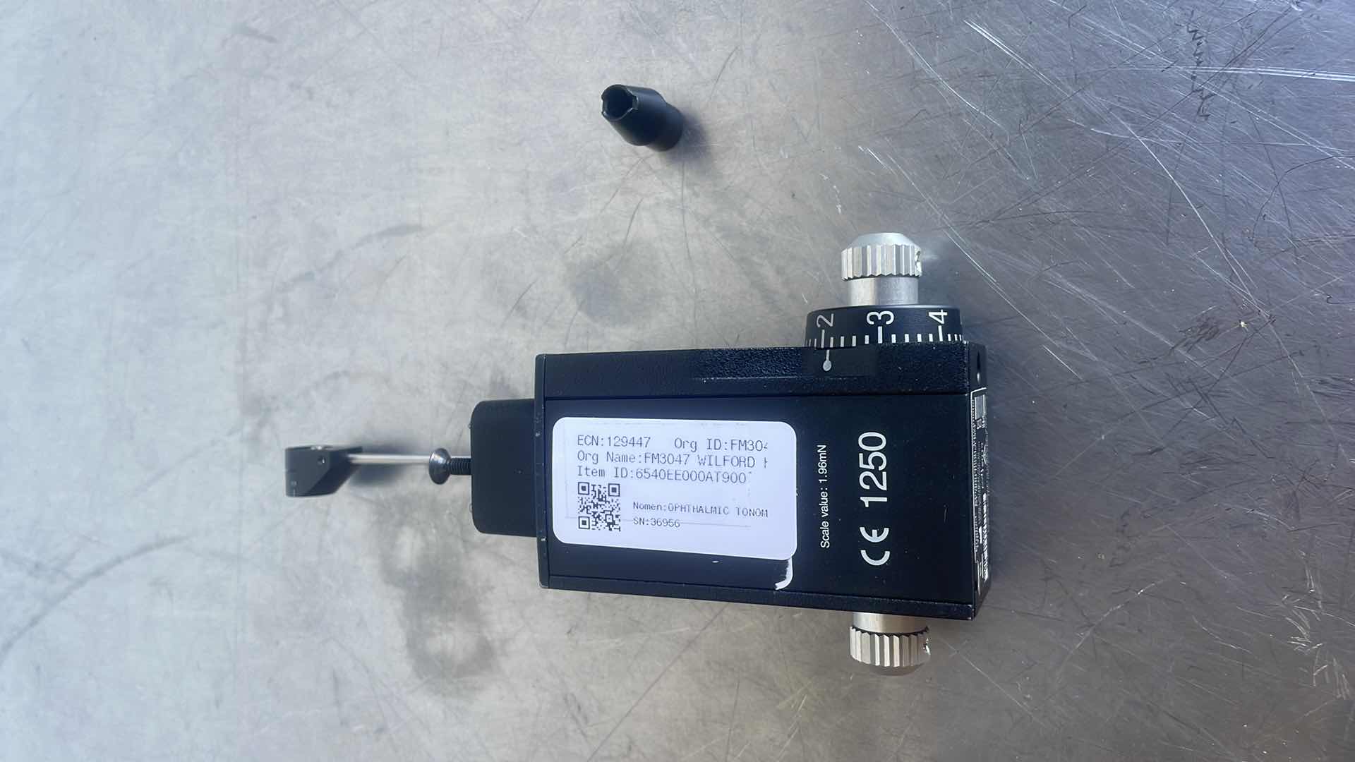 Photo 1 of APPLANATION TONOMETER AT 900 MODEL BQ