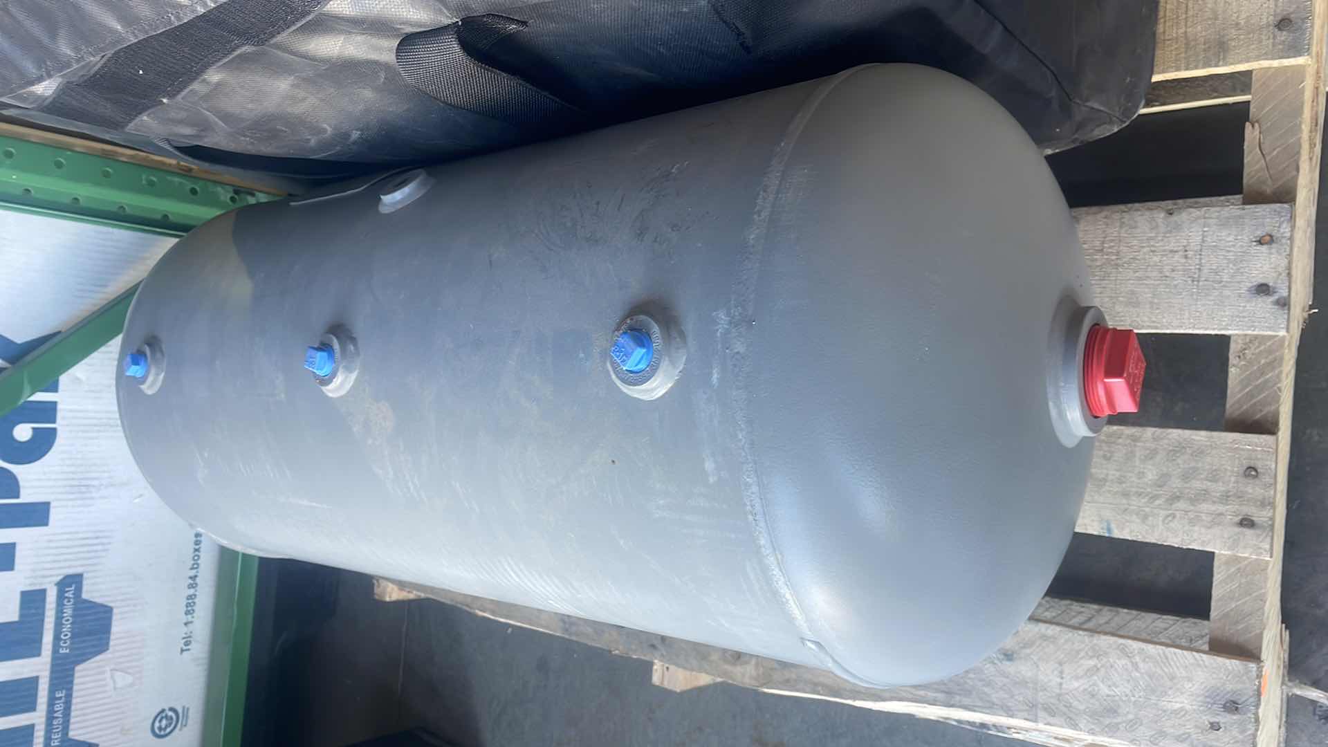 Photo 1 of MANCHESTER 20 GALLON AIR TANK HORIZONTAL WITH LEGS ONLY, 200
PSI, 14" X 33" | 302466