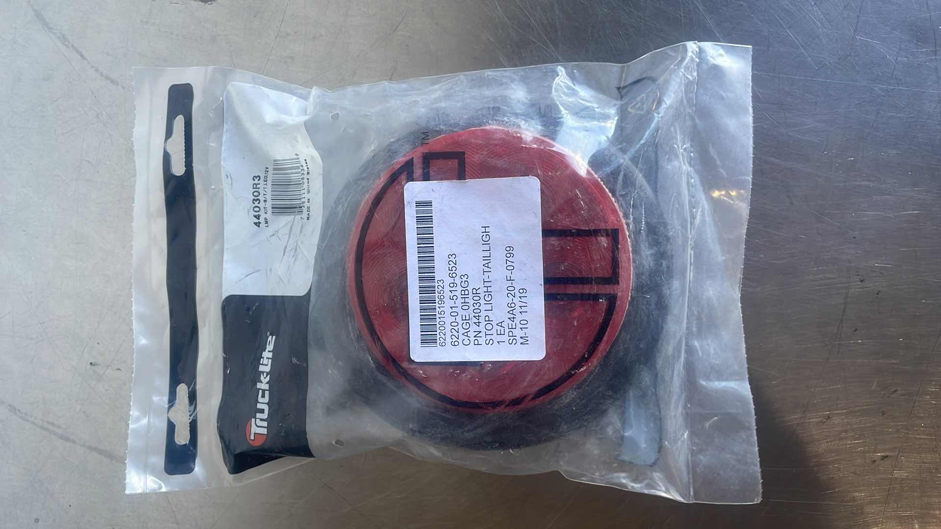 Photo 1 of TRUCK-LITE (44030R) LED STOP/TURN/TAIL LIGHT KIT