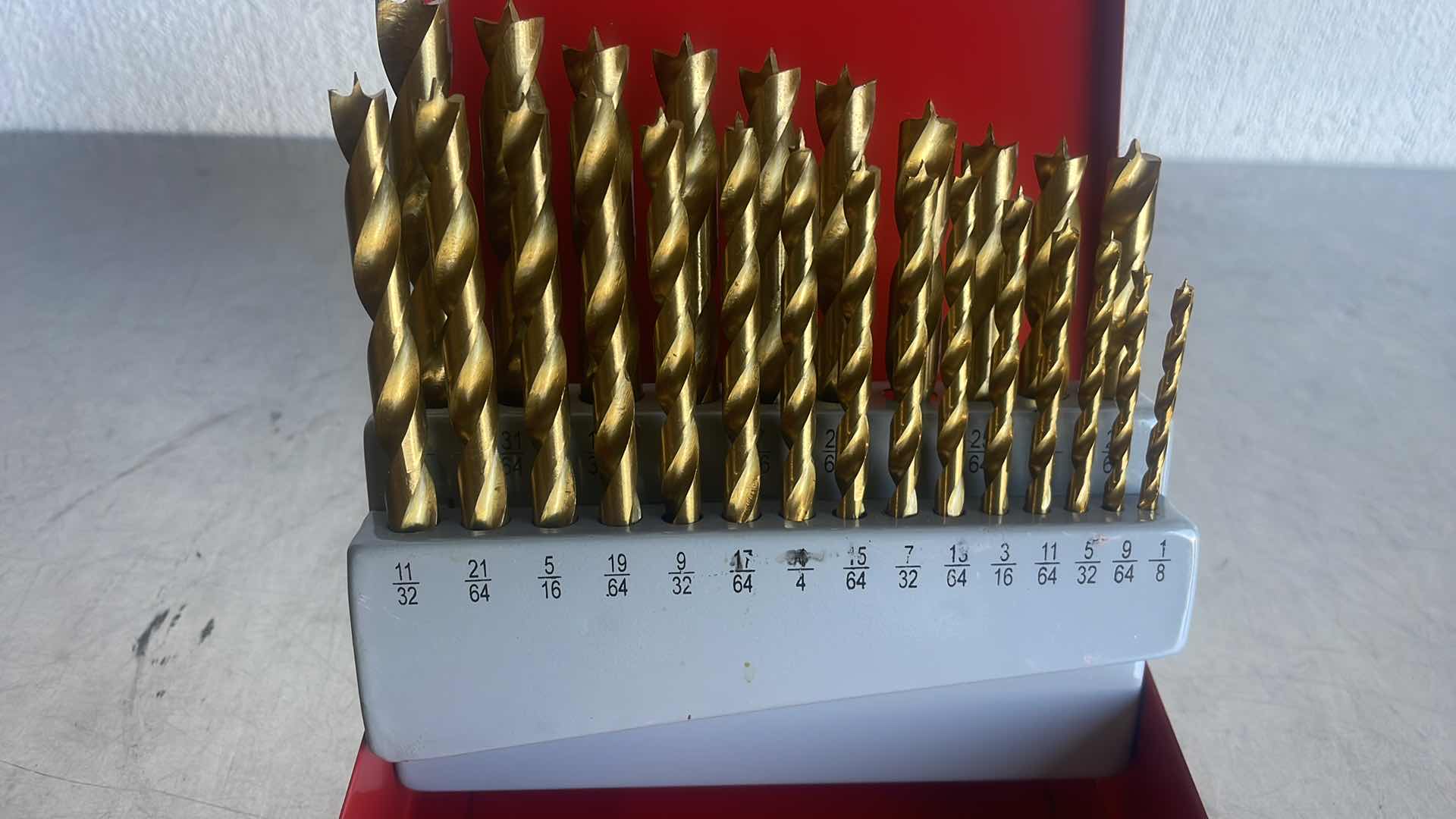 Photo 1 of PIONEER 25 PC BRAD POINT BIT SET