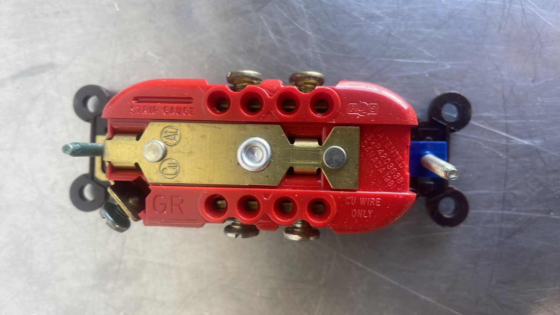 Photo 4 of ONE BROWN 8300B-BOX DUPLEX NT
RECEPTACLE HOSPITAL GRADE, FED. SPEC
20A-125V 2-POLE, 3-WIRE GROUNDING BACK &
SIDE WIRE (6)