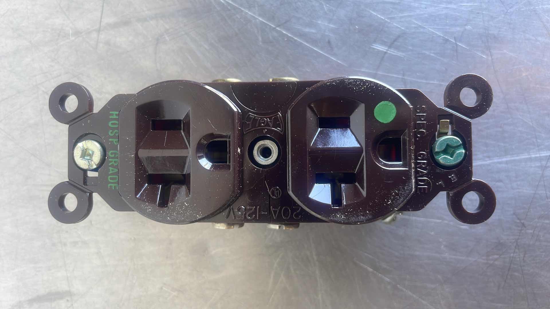 Photo 2 of ONE BROWN 8300B-BOX DUPLEX NT
RECEPTACLE HOSPITAL GRADE, FED. SPEC
20A-125V 2-POLE, 3-WIRE GROUNDING BACK &
SIDE WIRE (6)