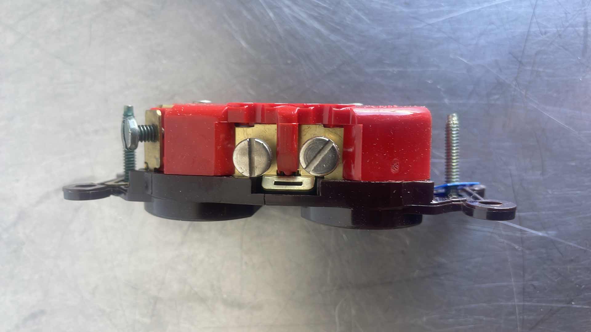 Photo 3 of ONE BROWN 8300B-BOX DUPLEX NT
RECEPTACLE HOSPITAL GRADE, FED. SPEC
20A-125V 2-POLE, 3-WIRE GROUNDING BACK &
SIDE WIRE (6)