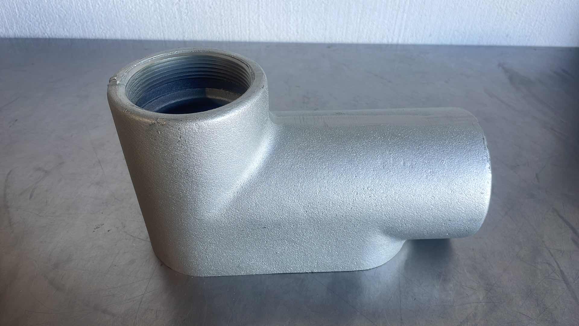 Photo 1 of CROUSE HINDS CONDUIT OUTLET BODIES ITEM NUMBER LB87