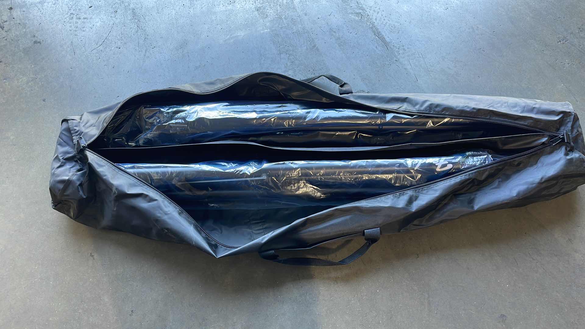 Photo 1 of FENDER ST-275 SPEAKER STAND KIT WITH CARRYING CASE FOR PASSPORT P.A
SYSTEMS