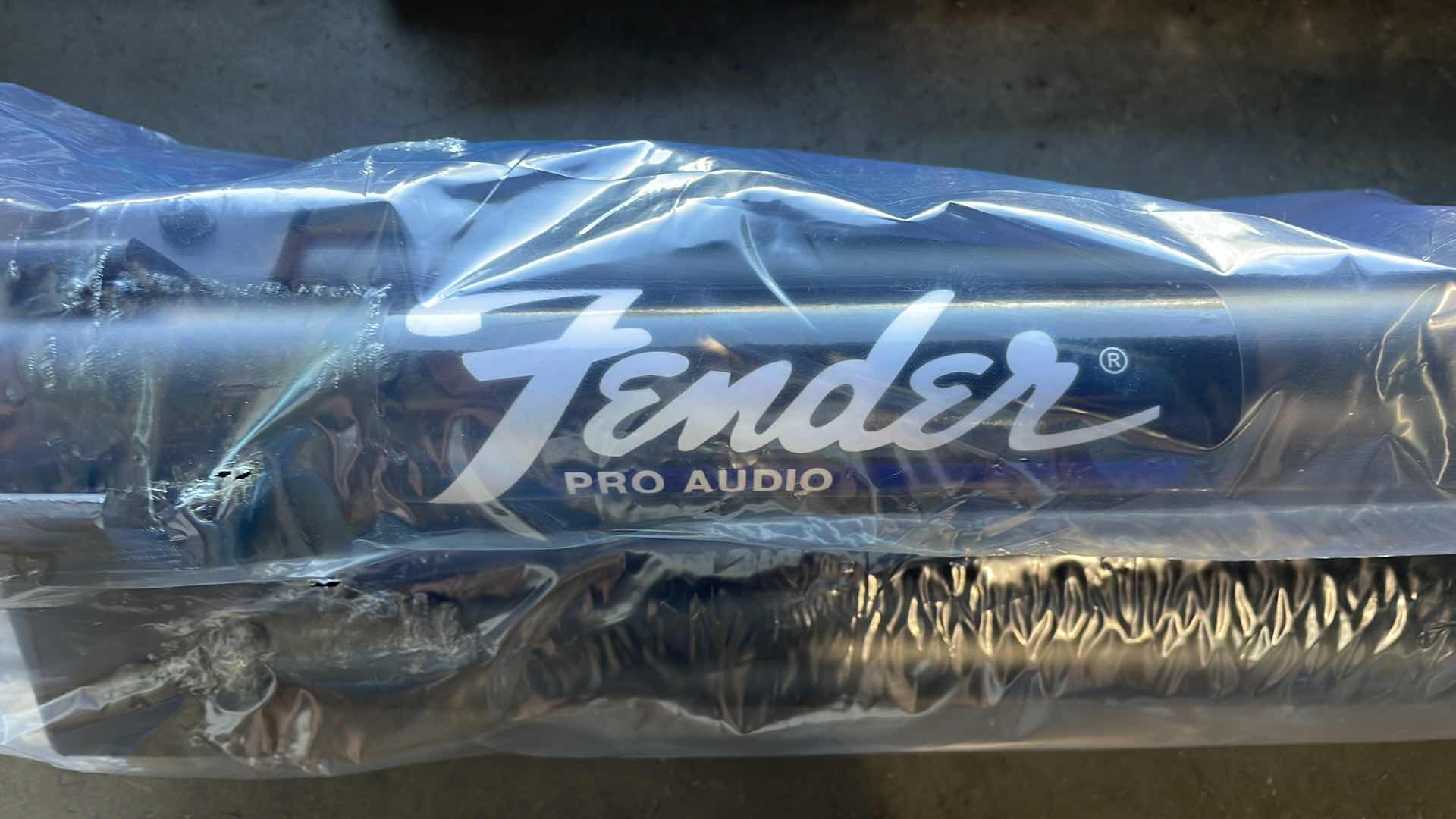 Photo 3 of FENDER ST-275 SPEAKER STAND KIT WITH CARRYING CASE FOR PASSPORT P.A
SYSTEMS