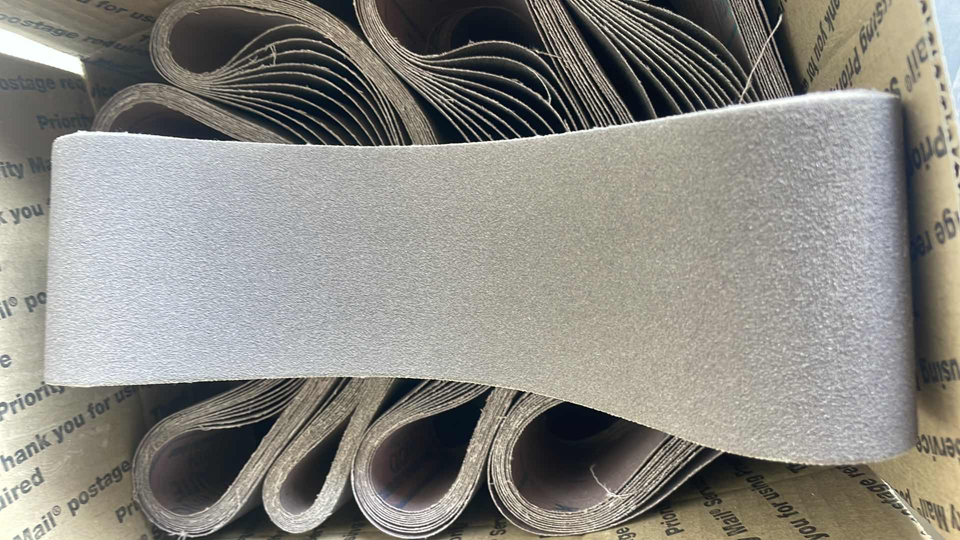 Photo 1 of NORTON K227 METALITE LIGHTNING
SANDING BELT 3 IN W, 24 IN L, 80 GRIT 90 PCS