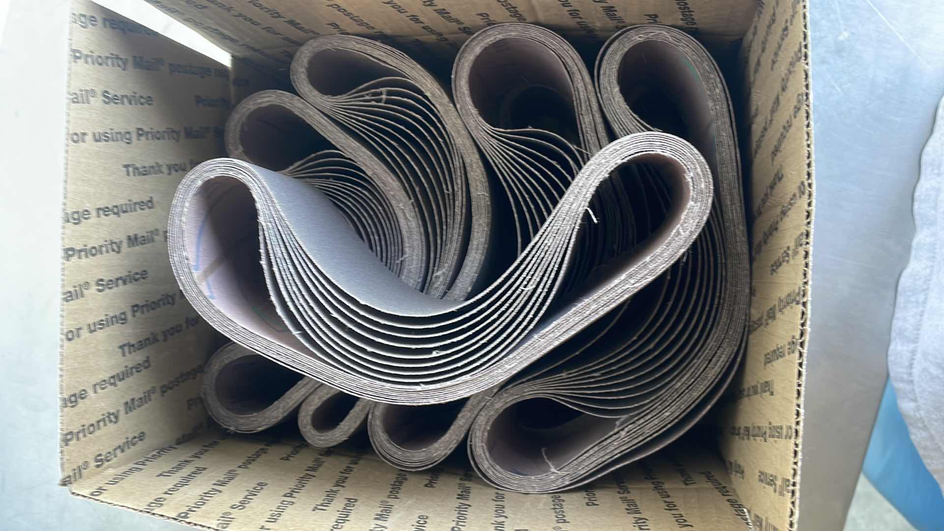 Photo 1 of NORTON K227 METALITE LIGHTNING
SANDING BELT 3 IN W, 24 IN L, 80 GRIT 90 PCS