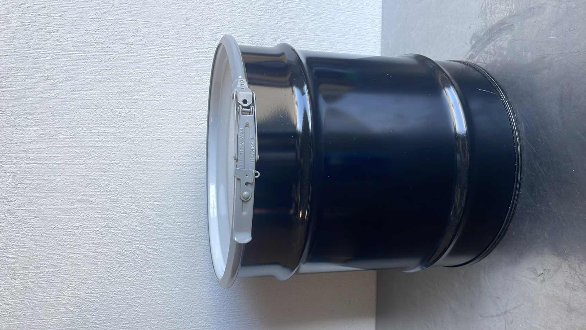 Photo 1 of 8 GALLON OPEN HEAD UN CERTIFIED DRUM WITH LEVERLOCK CLOSURE
CQ0802Q