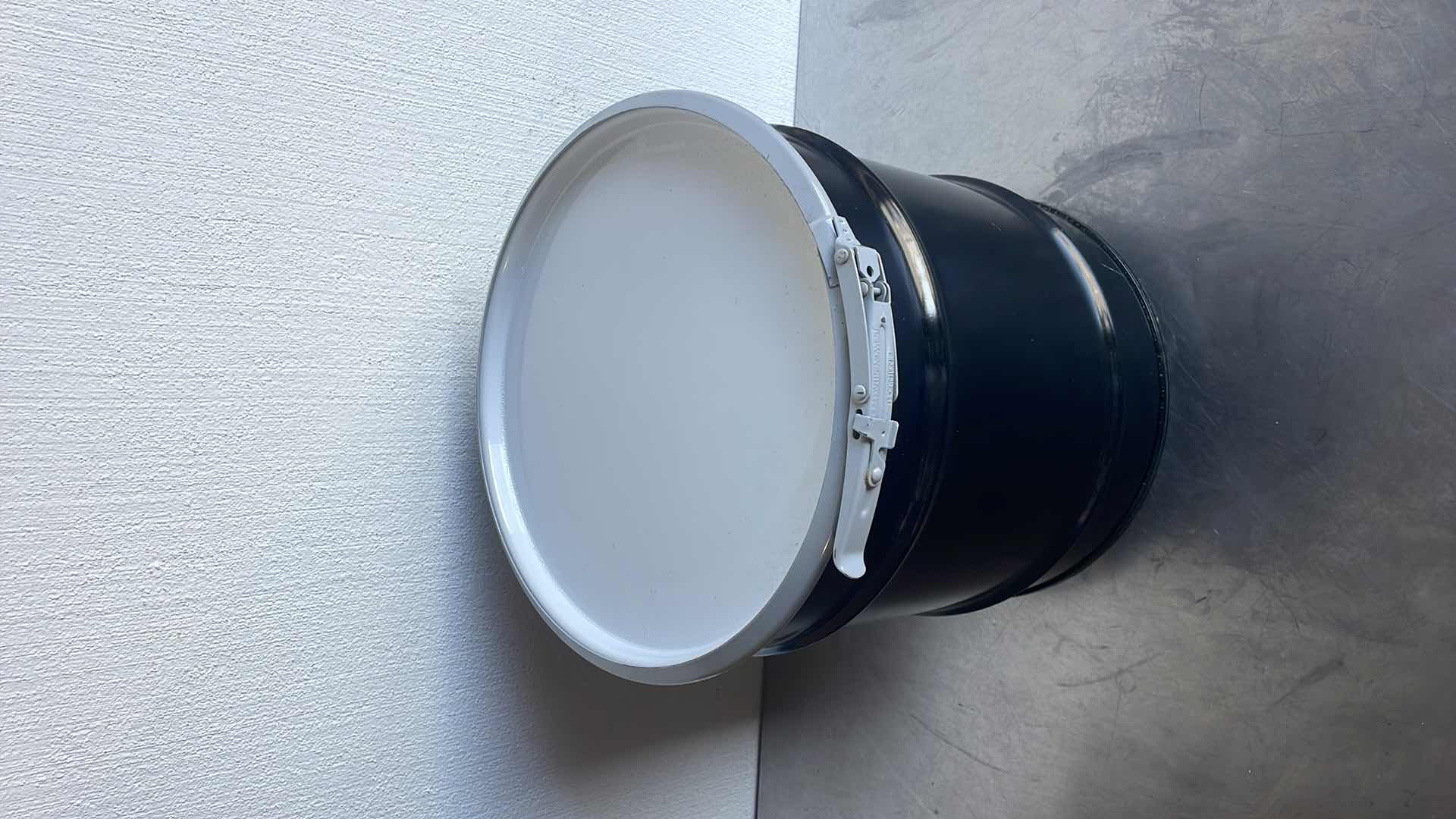 Photo 1 of 8 GALLON OPEN HEAD UN CERTIFIED DRUM WITH LEVERLOCK CLOSURE
CQ0802Q