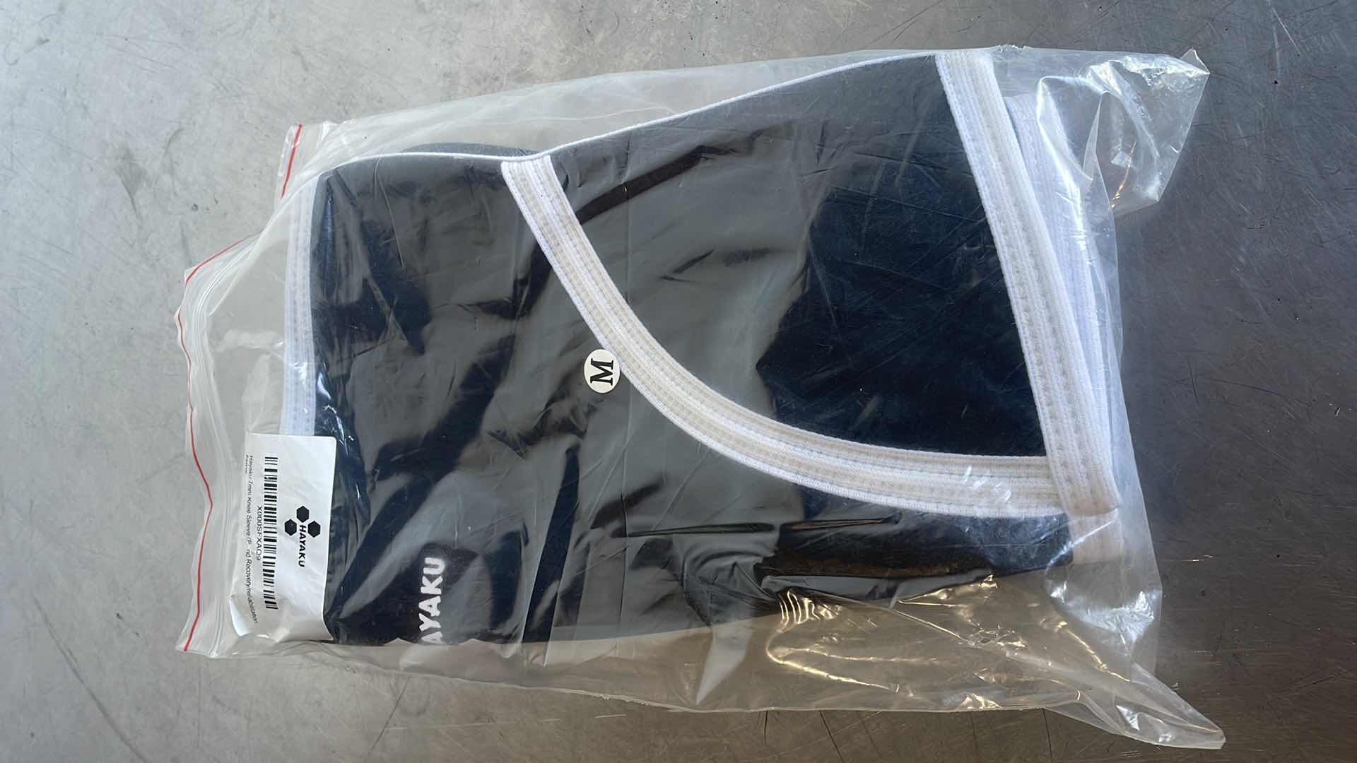 Photo 1 of HAYAKU 7MM KNEE SLEEVES SIZE MEDIUM