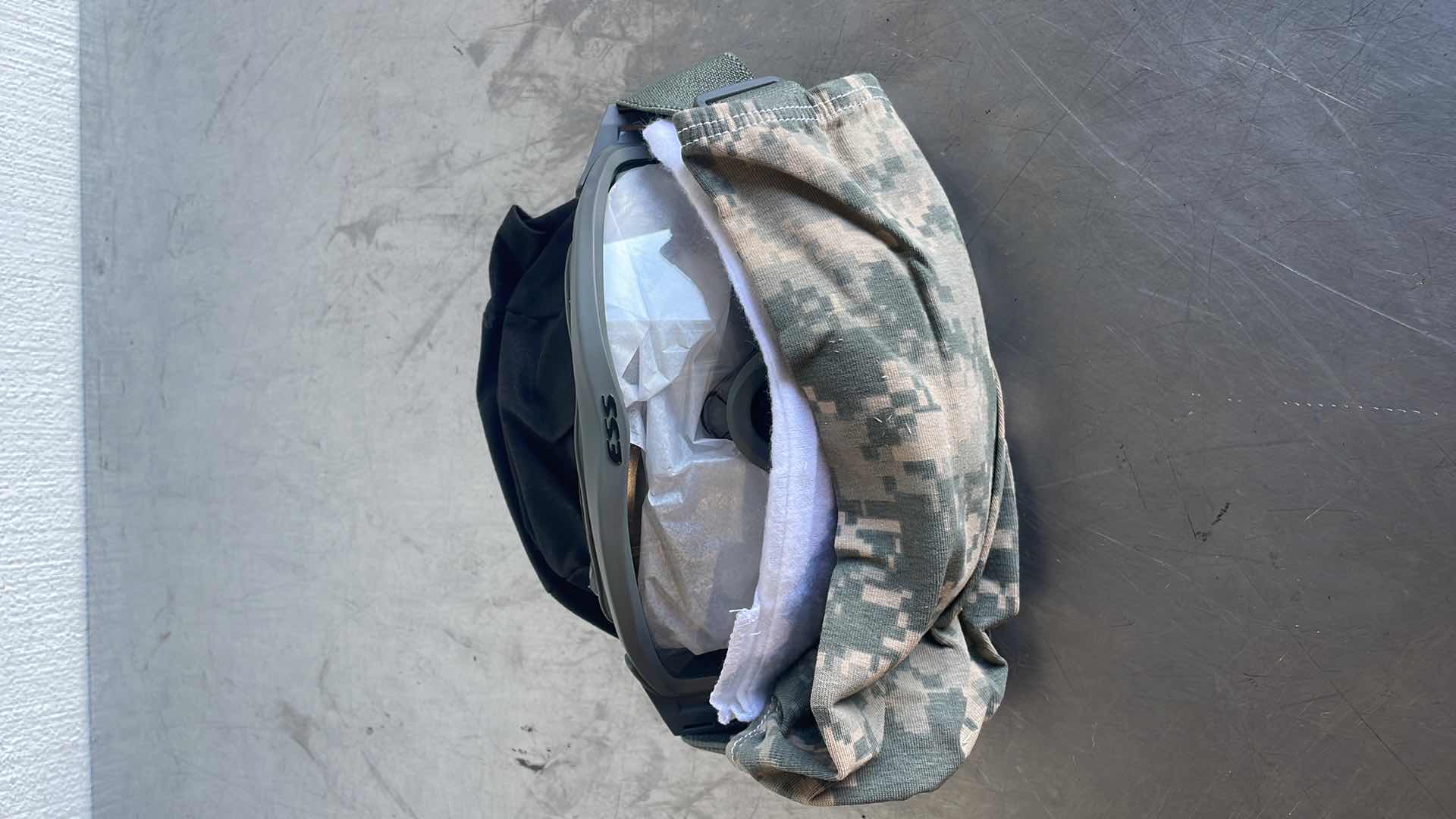 Photo 1 of ESS PROFILE SERIES GOGGLES