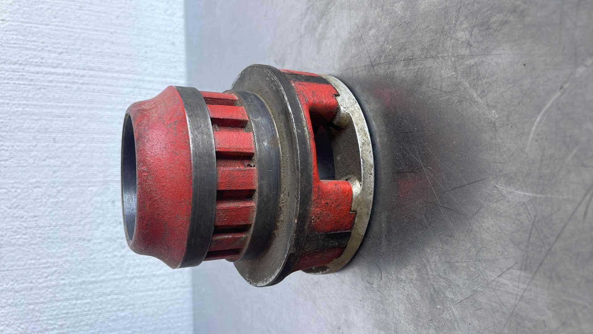 Photo 1 of RIDGID 2A RATCHET BOLT
PIPE CUTTER THREADER DIE
HEAD, 2" HEAD, U.S. A.