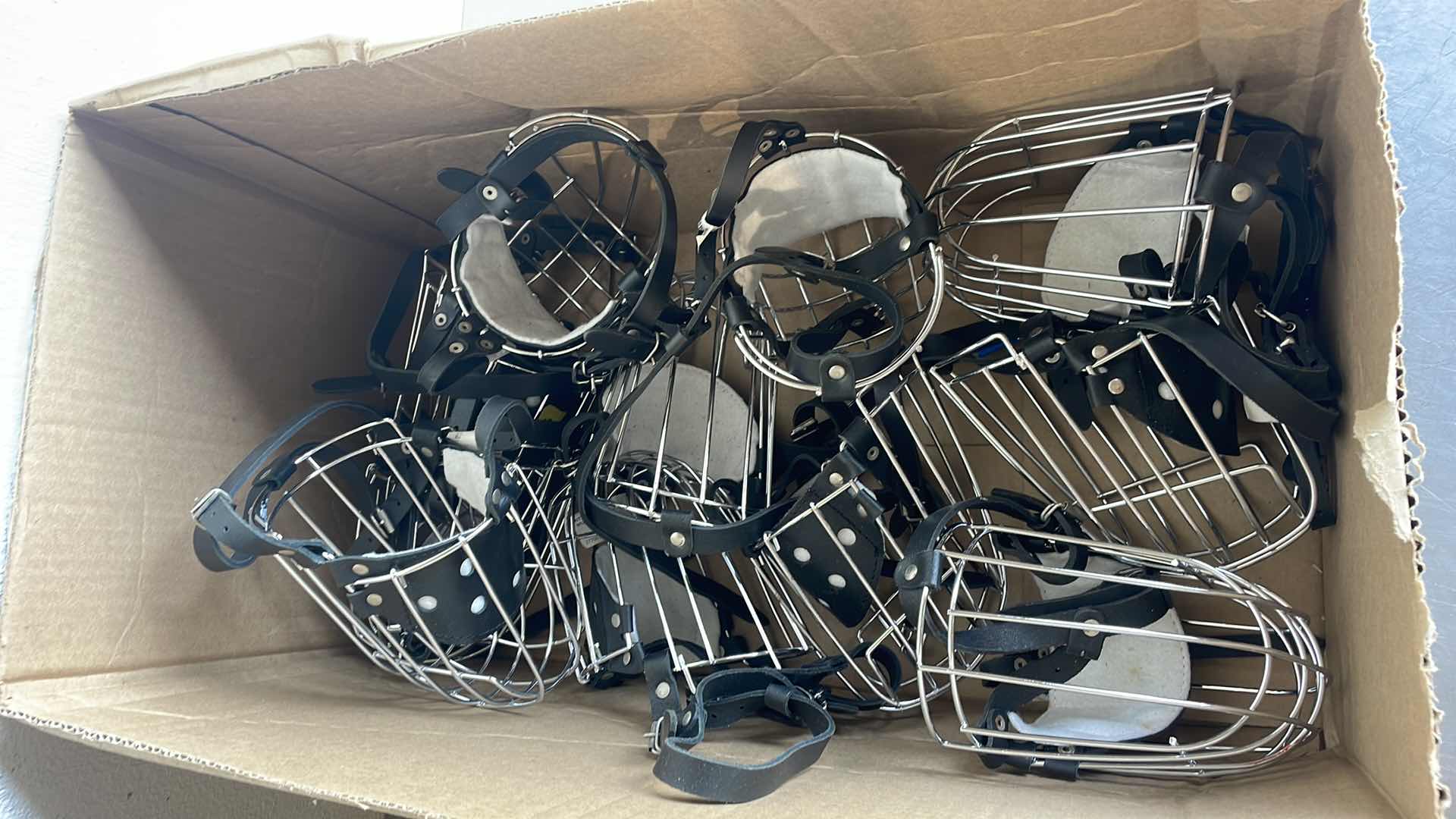 Photo 2 of RAY ALLEN EI-6-1 LARGE WIRE BASKET DOG MUZZLE, 5-1/4" L, 14-1/4"
CIRCUMFERENCE (11)