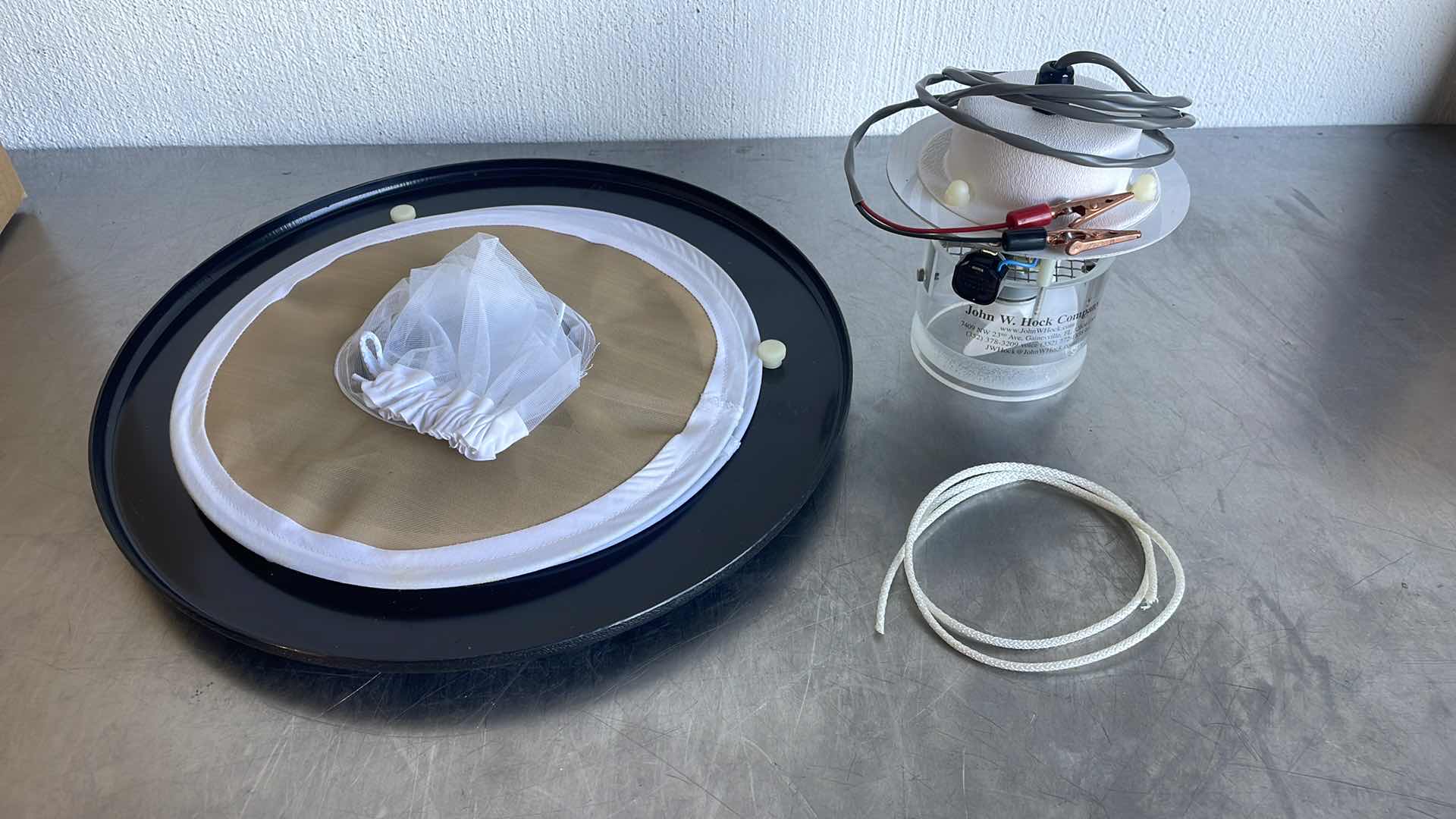 Photo 1 of JOHN W. HOCK 1312 12V MOSQUITO CDC UPDRAFT BLACKLIGHT (UV)
TRAP 4WATT