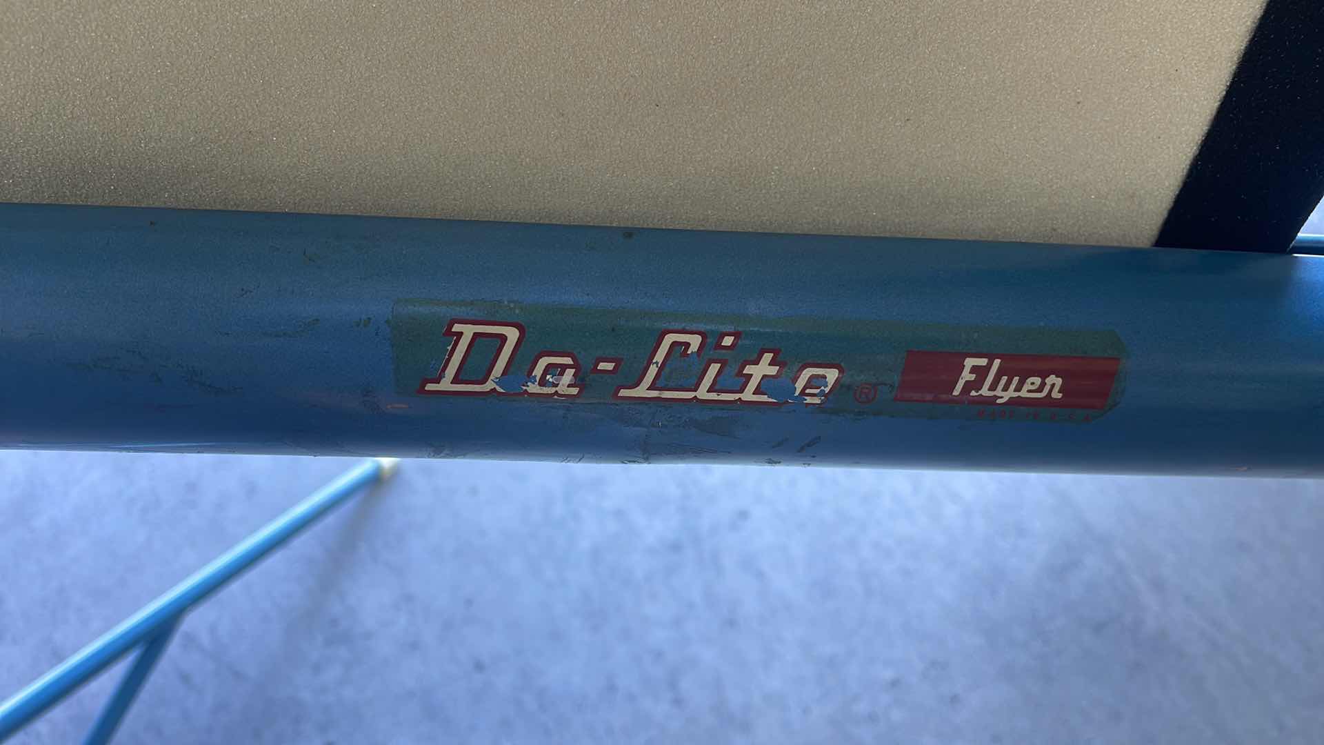 Photo 2 of DALITE FLYER MINI PROJECTION SCREEN ADJUSTABLE 40” x 38”