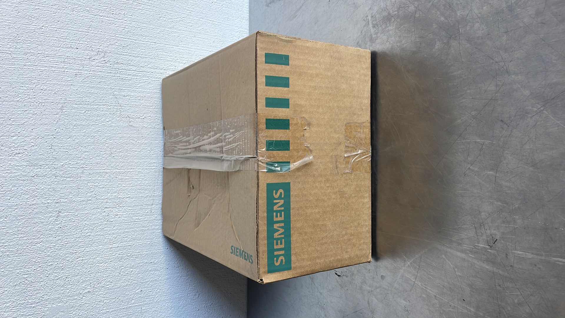 Photo 1 of SIEMENS NONFUSIBLE SAFETY SWITCH, HEAVY DUTY, 600V AC, 3PST, 30 A, NEMA 1
MFR # HNF361