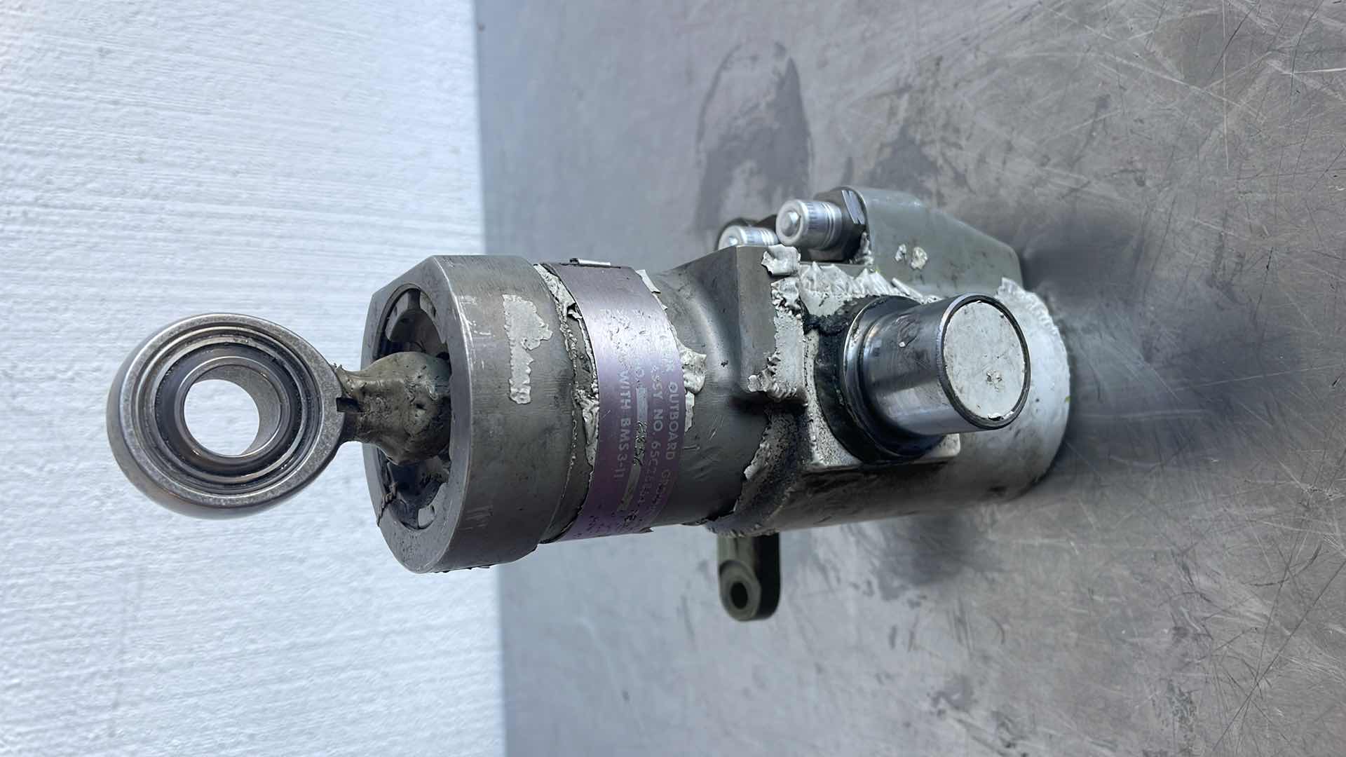 Photo 1 of BOEING 737 OUTBOARD GROUND SPOILER ACTUATOR 65C26864-2,
65-44960-27