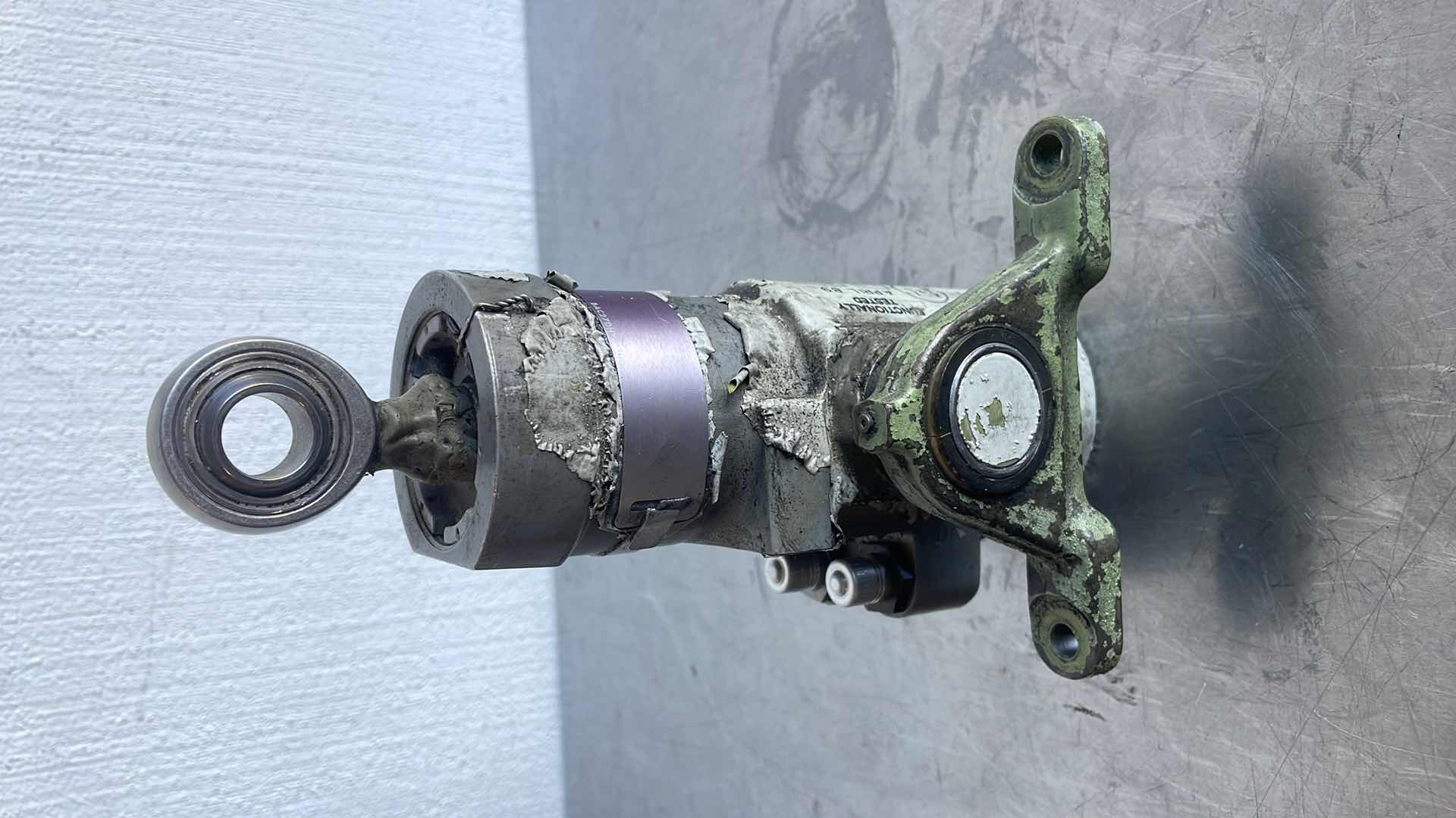 Photo 1 of BOEING 737 OUTBOARD GROUND SPOILER ACTUATOR 65C26864-2,
65-44960-27