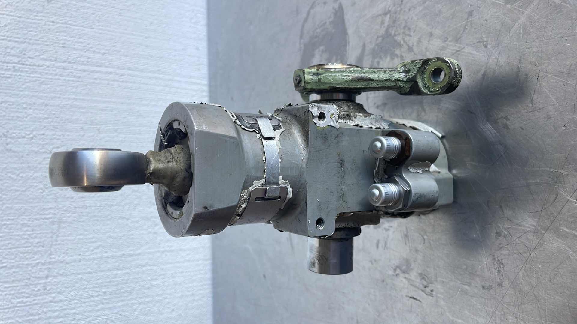 Photo 1 of BOEING 737 OUTBOARD GROUND SPOILER ACTUATOR 65C26864-2,
65-44960-27