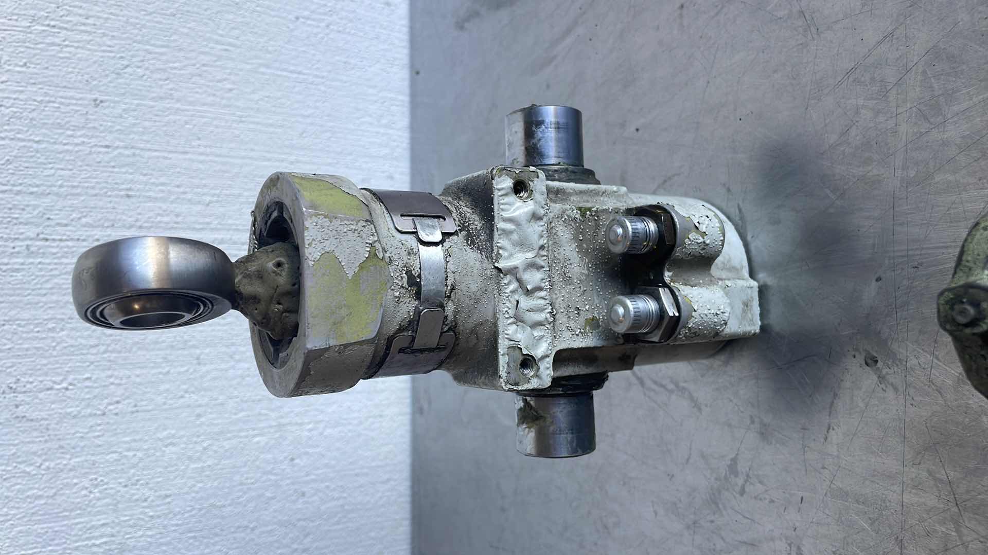 Photo 1 of BOEING 737 OUTBOARD GROUND SPOILER ACTUATOR 65C26864-2,
65-44960-27