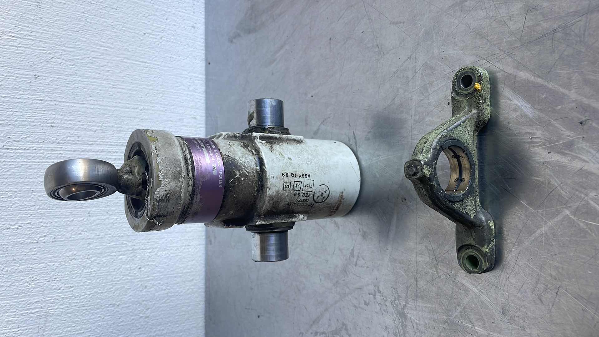 Photo 1 of BOEING 737 OUTBOARD GROUND SPOILER ACTUATOR 65C26864-2,
65-44960-27