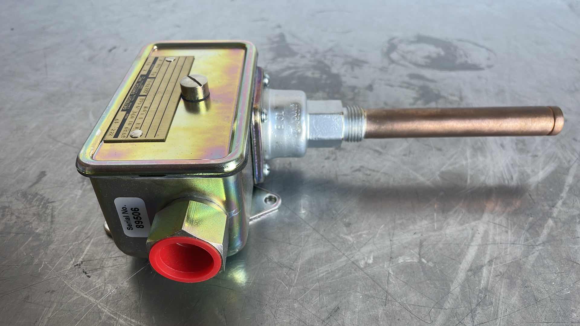 Photo 4 of DETROIT SWITCH 222-10
TEMPERATURE CONTROL SWITCH
2222641, 5930-01-091-9441