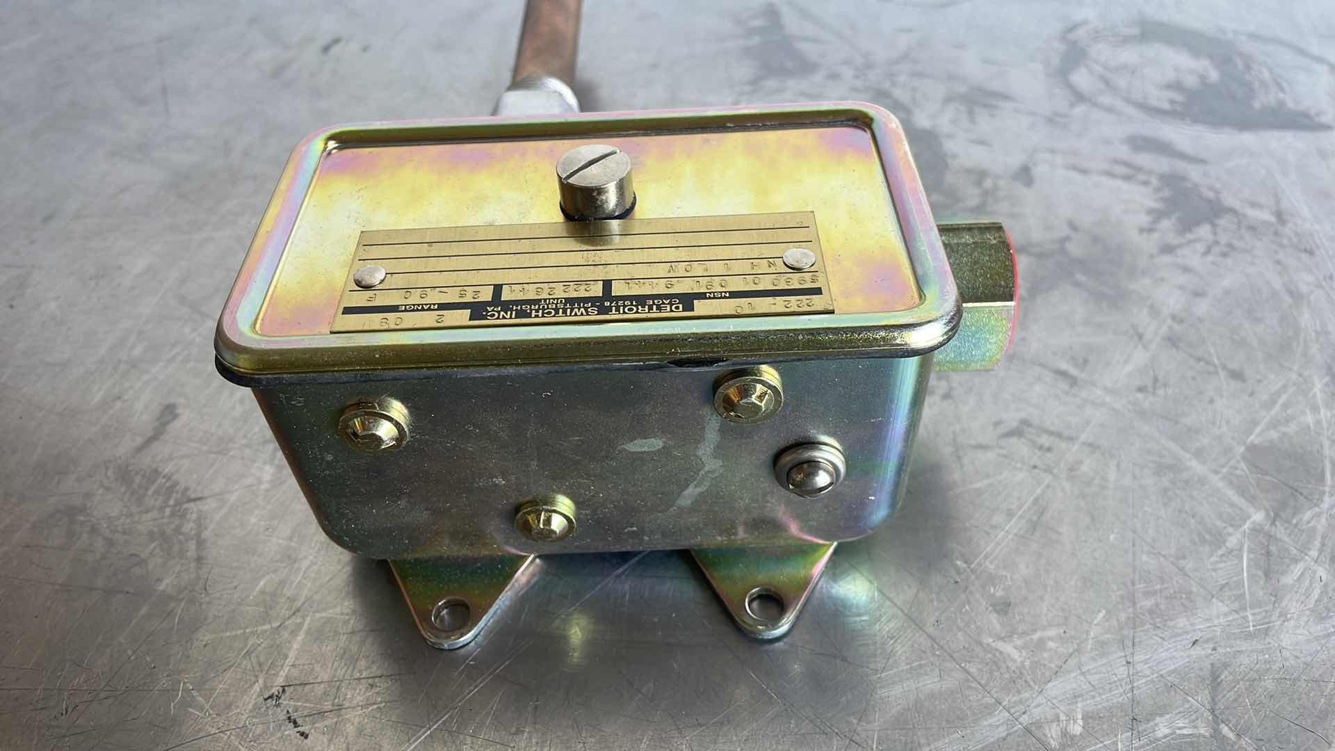 Photo 1 of DETROIT SWITCH 222-10
TEMPERATURE CONTROL SWITCH
2222641, 5930-01-091-9441