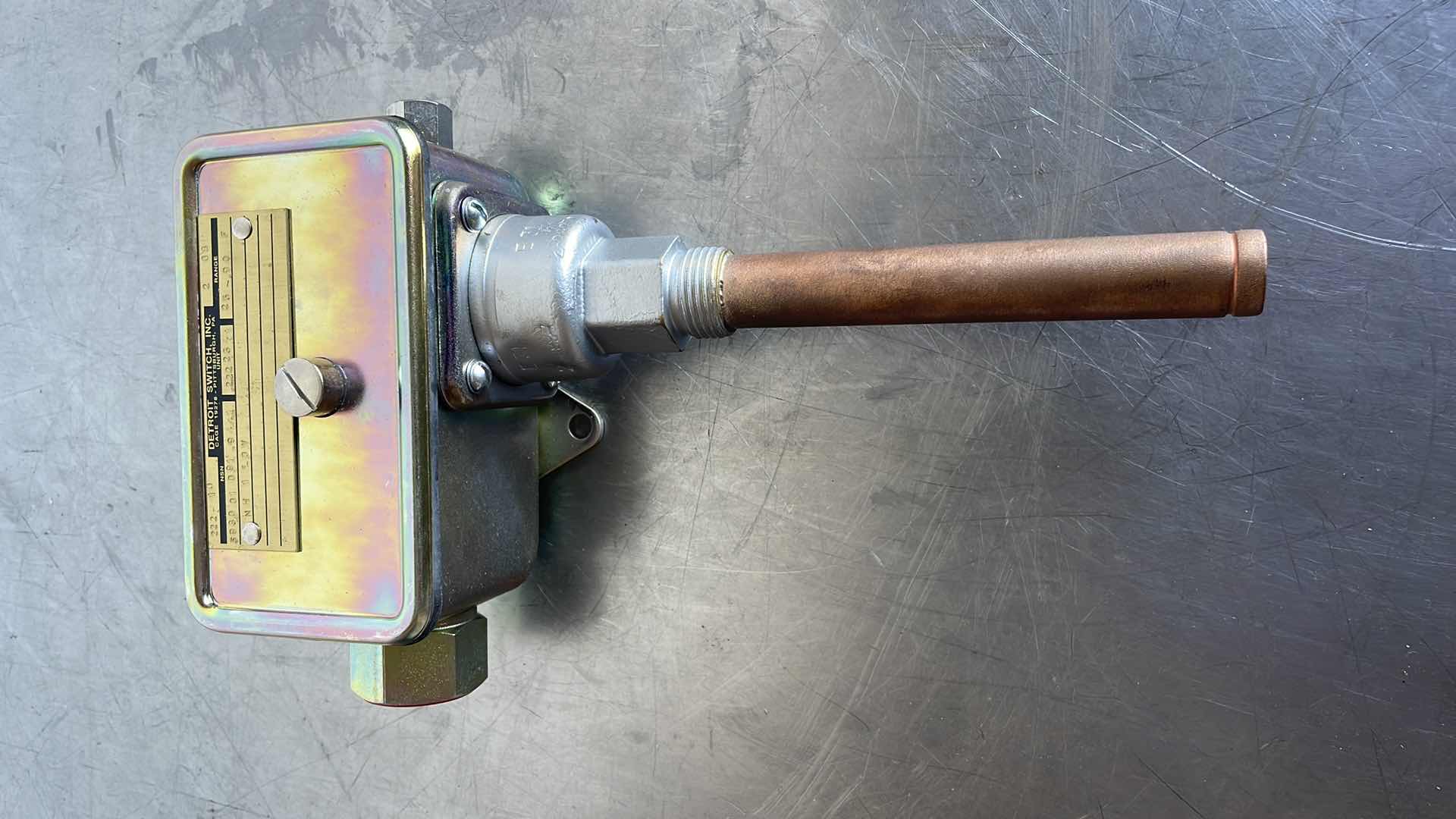 Photo 1 of DETROIT SWITCH 222-10
TEMPERATURE CONTROL SWITCH
2222641, 5930-01-091-9441