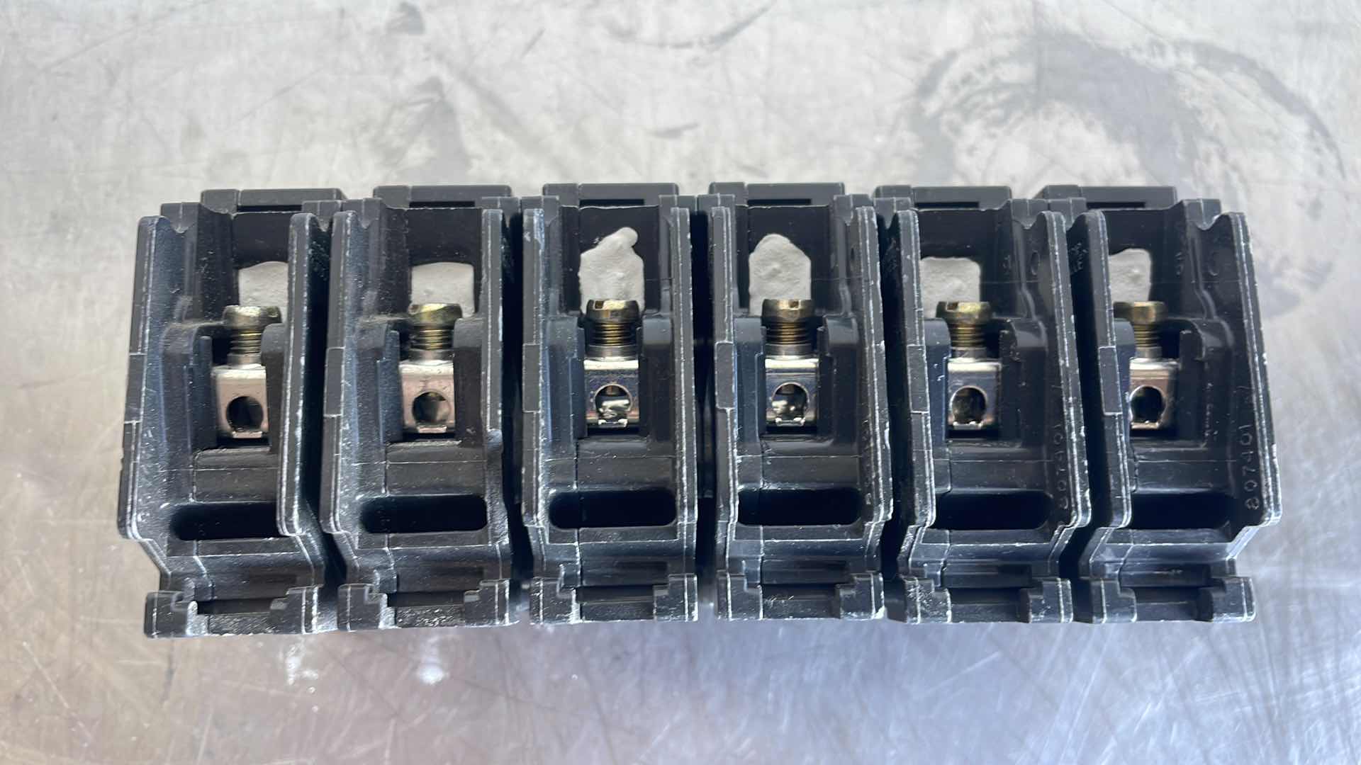 Photo 1 of SIEMENS Q220HID CIRCUIT BREAKER, 20 AMP, DOUBLE POLE, FOR HID LIGHTING (3)